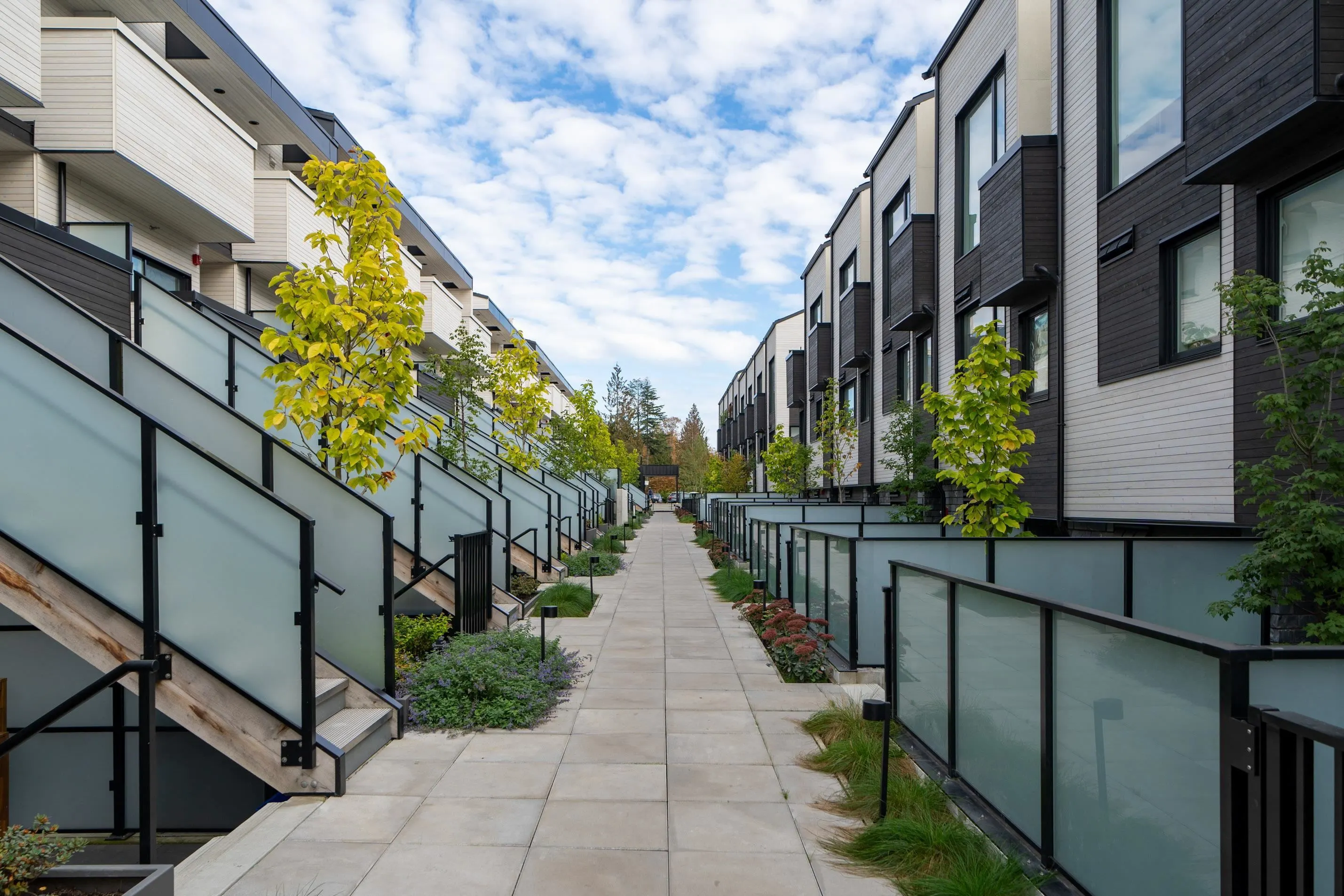 228 650 E 2nd Street