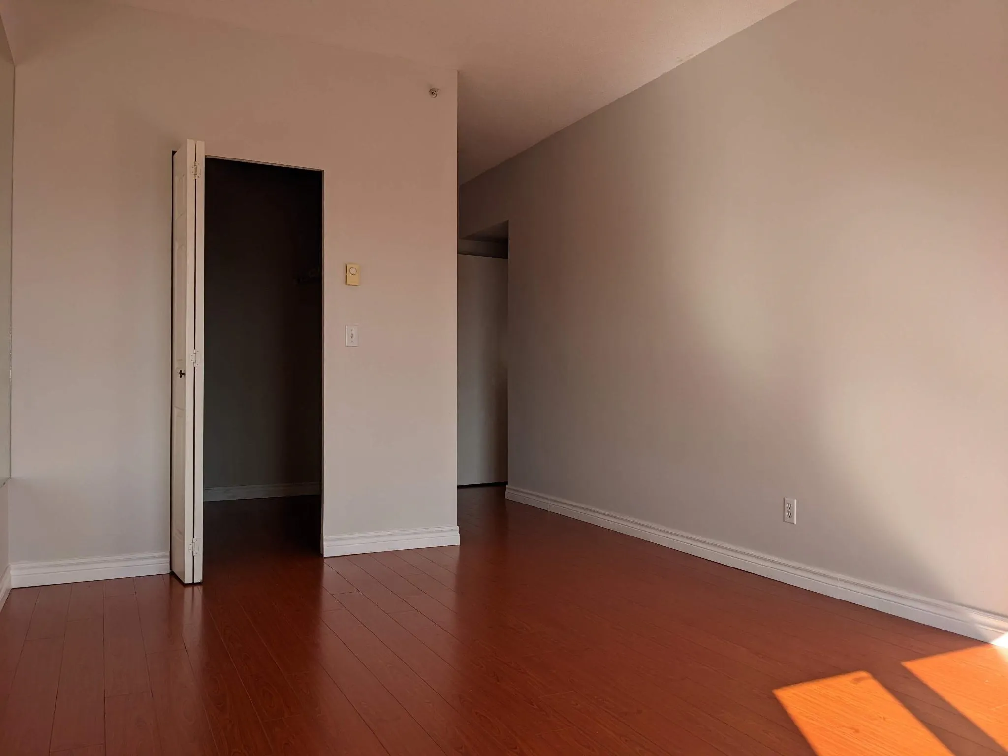 1505 9830 Whalley Boulevard