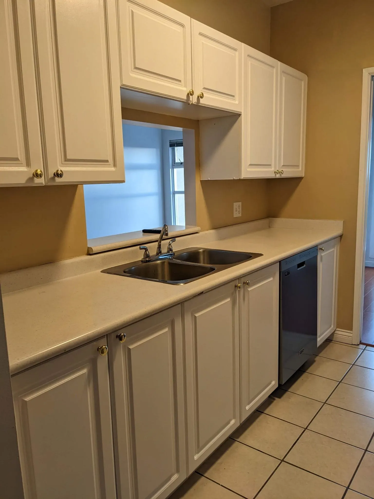 1505 9830 Whalley Boulevard