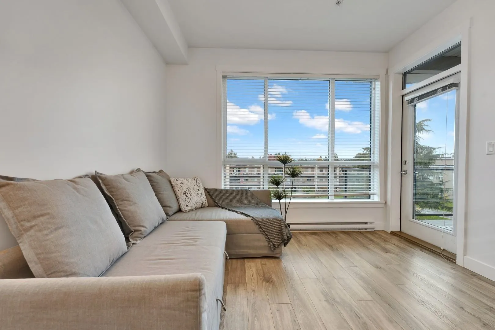 317 5638 201a Street