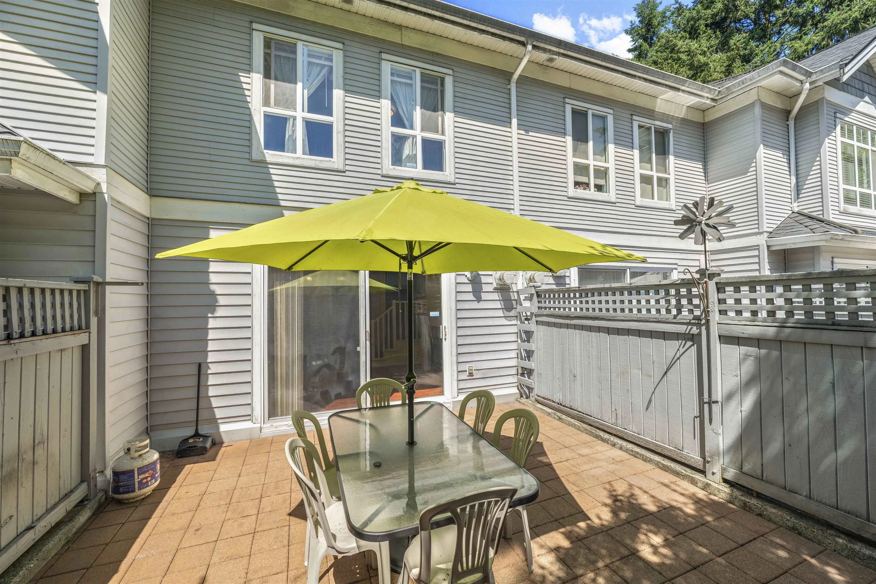 27 6670 Rumble Street