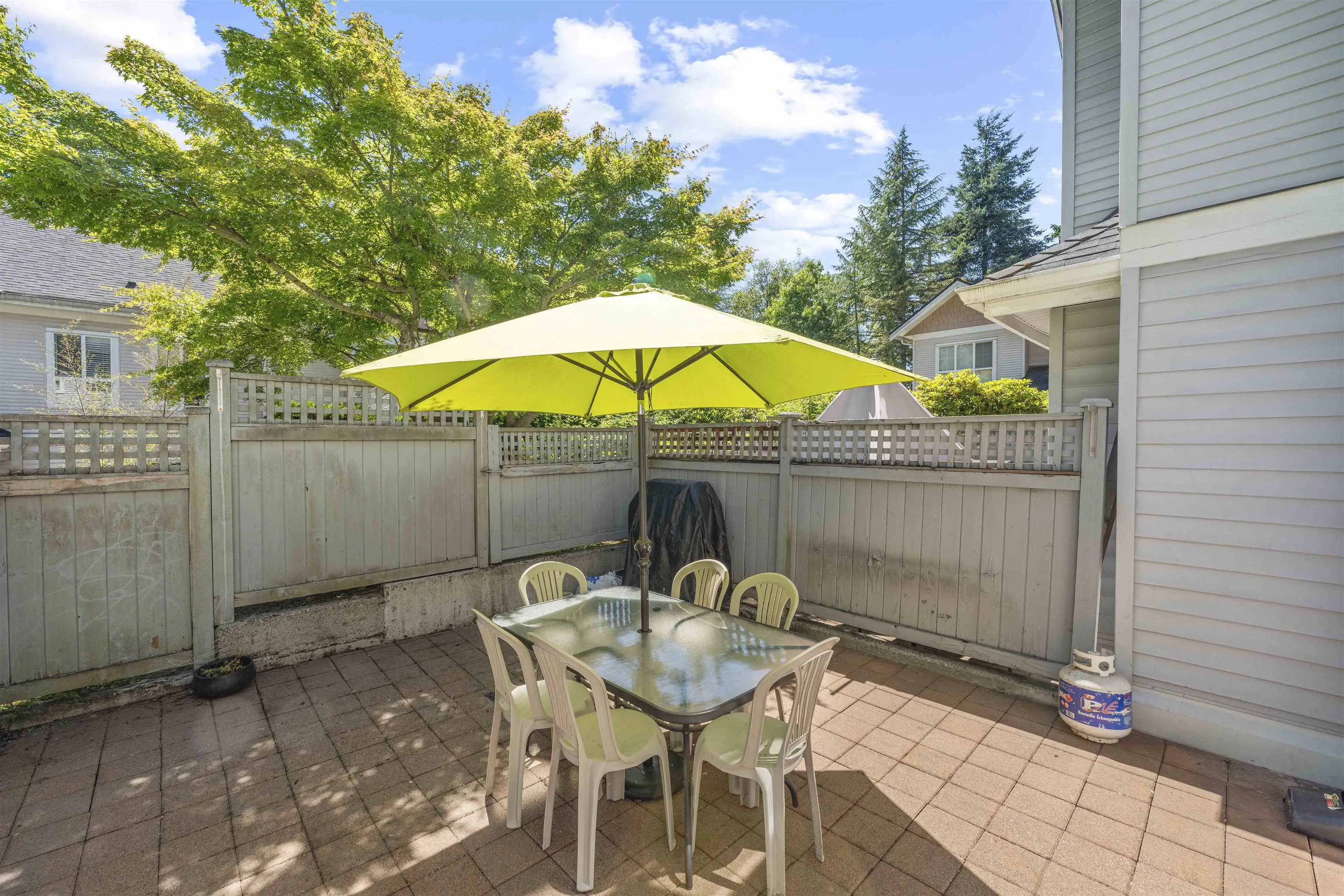 27 6670 Rumble Street