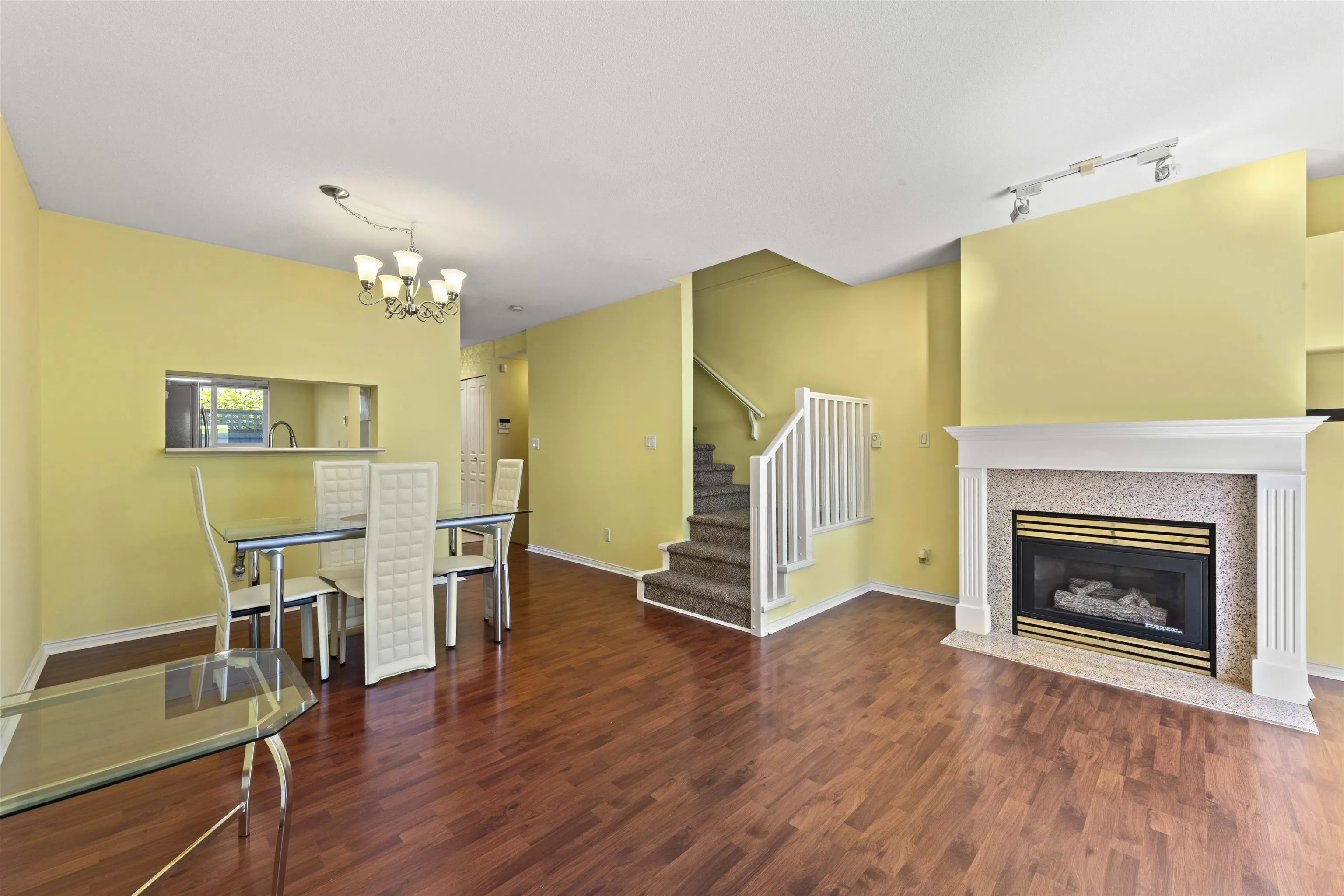 27 6670 Rumble Street