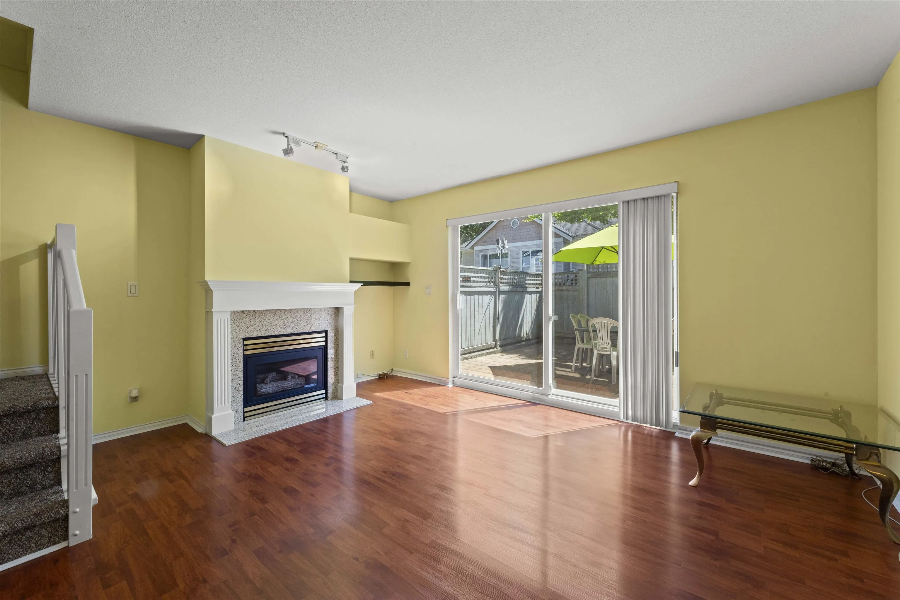 27 6670 Rumble Street