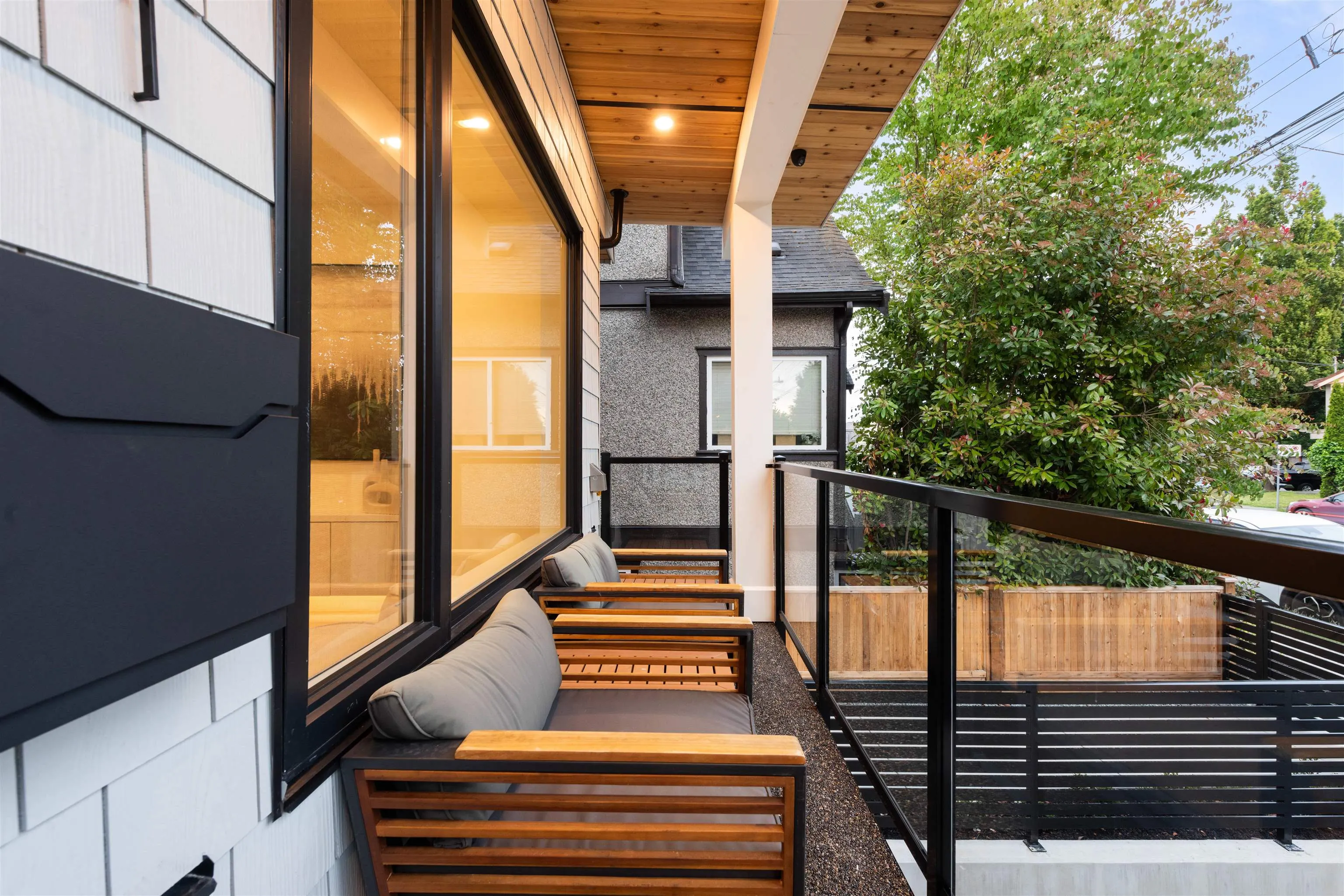 1 65 E King Edward Avenue