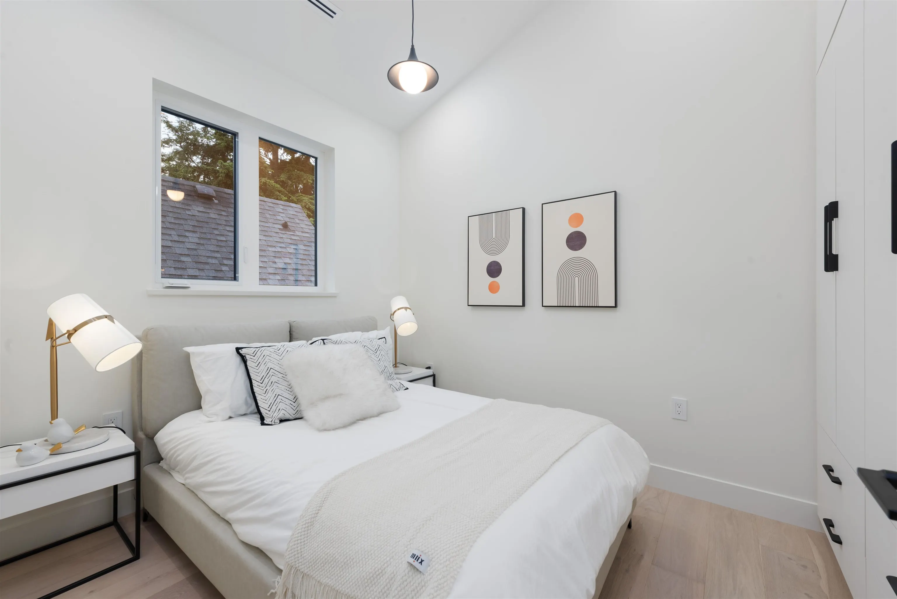 1 65 E King Edward Avenue