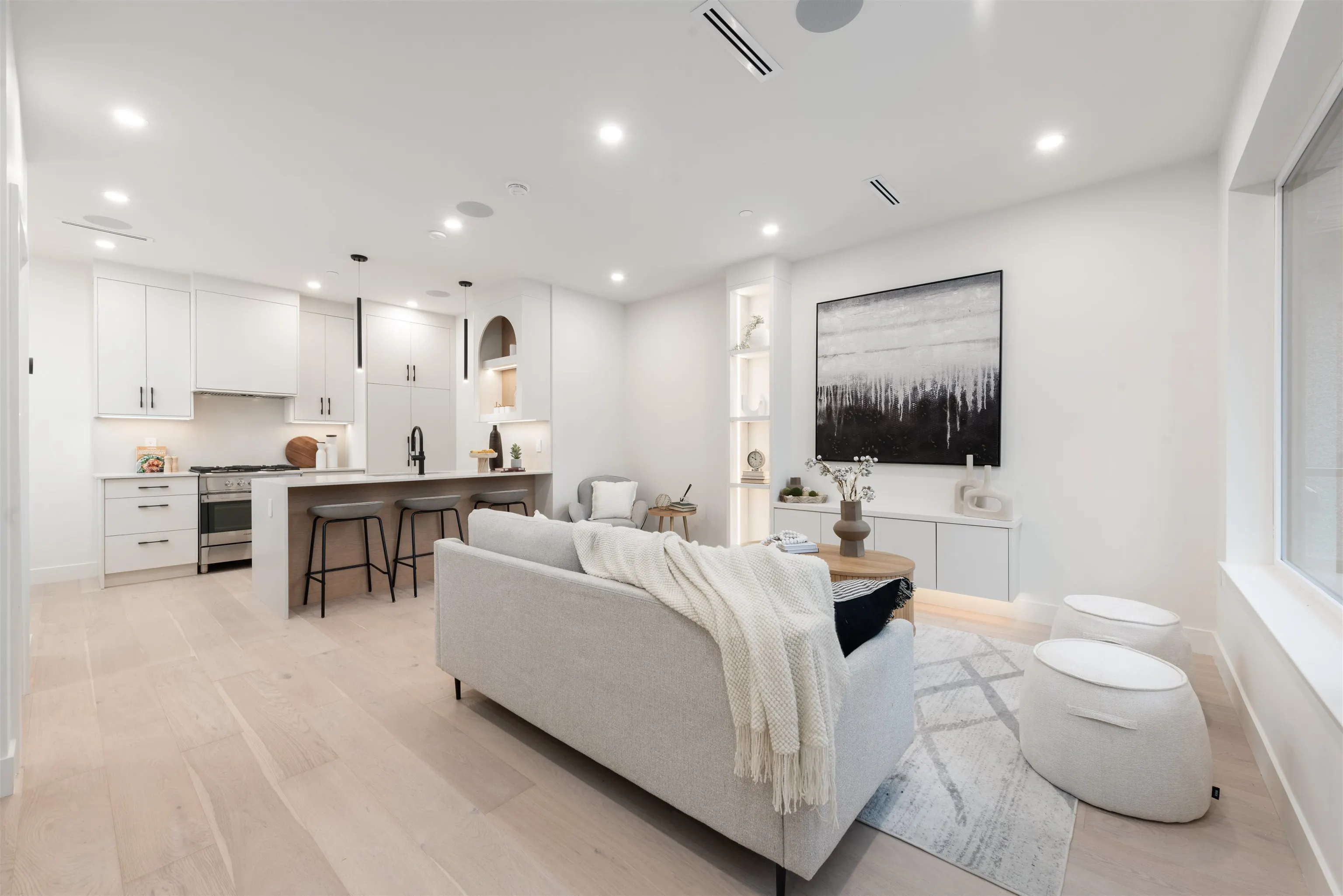 1 65 E King Edward Avenue