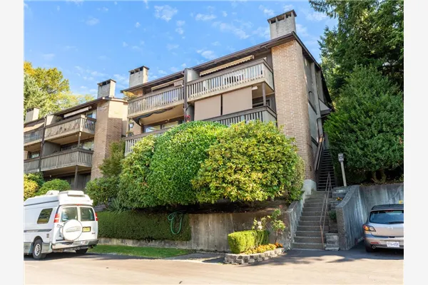 1039 Old Lillooet Road