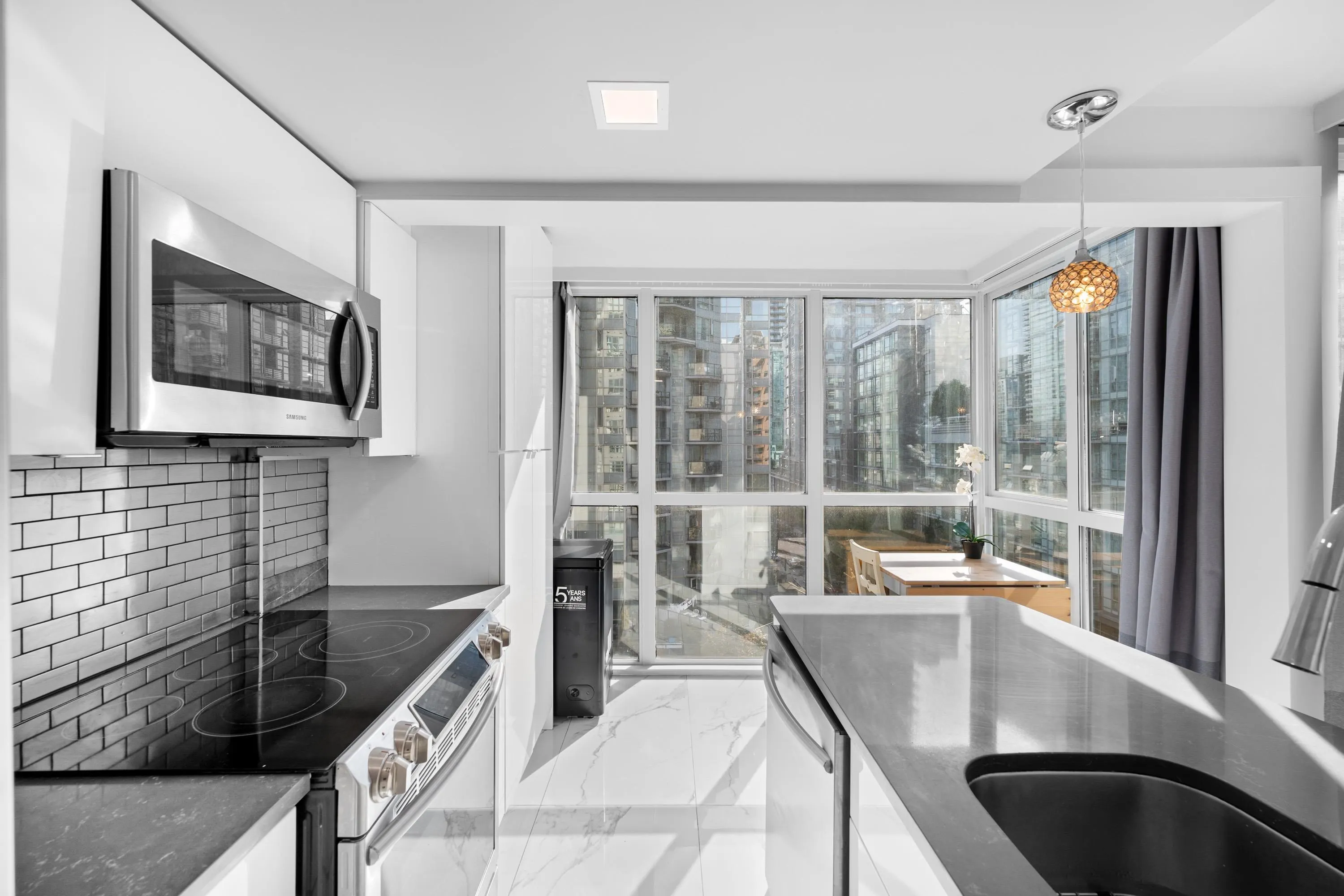 702 1188 Howe Street