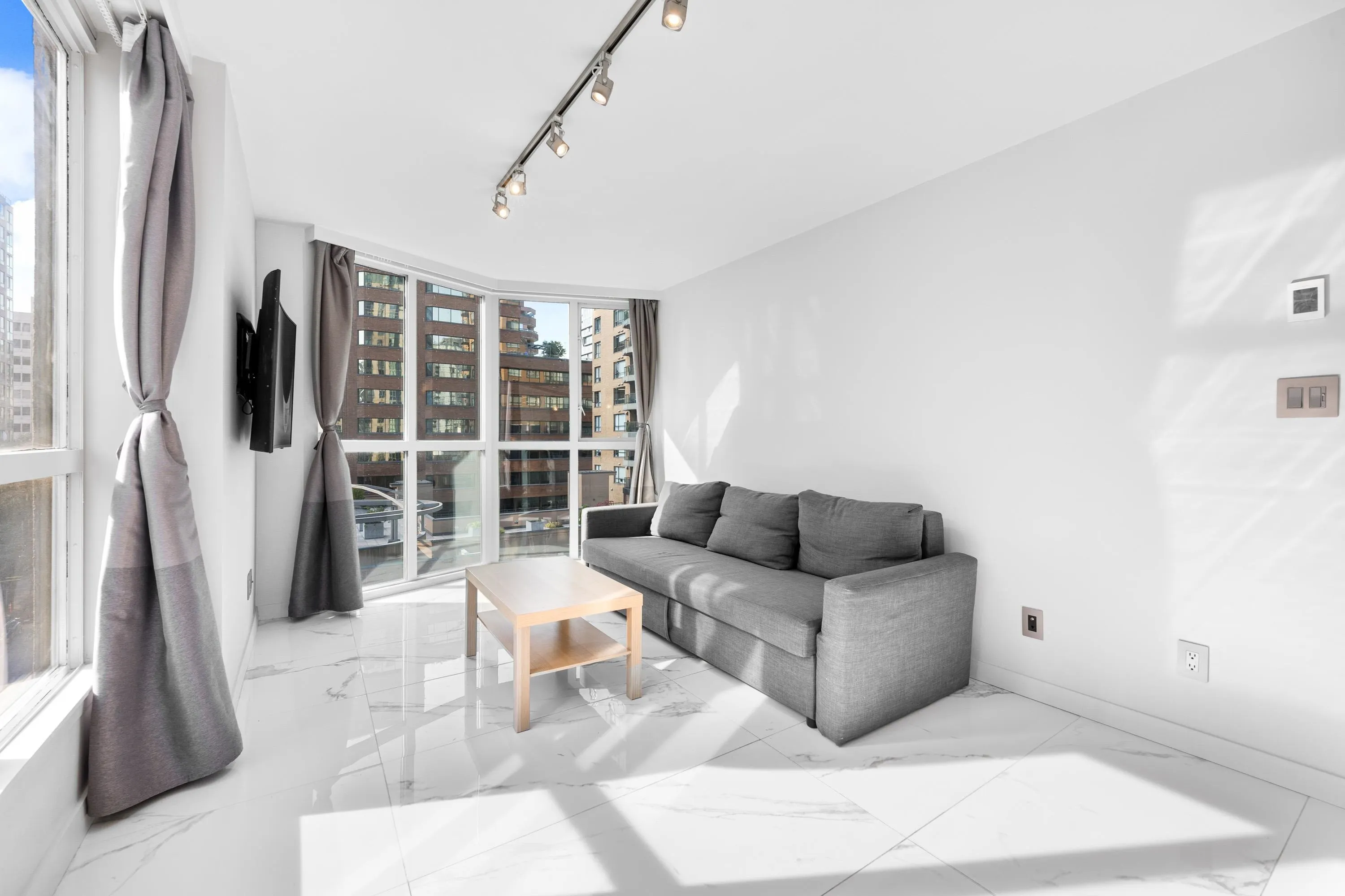 702 1188 Howe Street