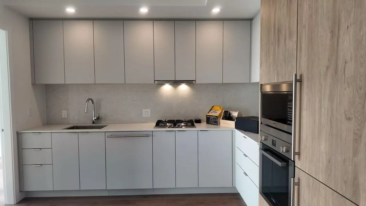 2103 537 Cottonwood Avenue