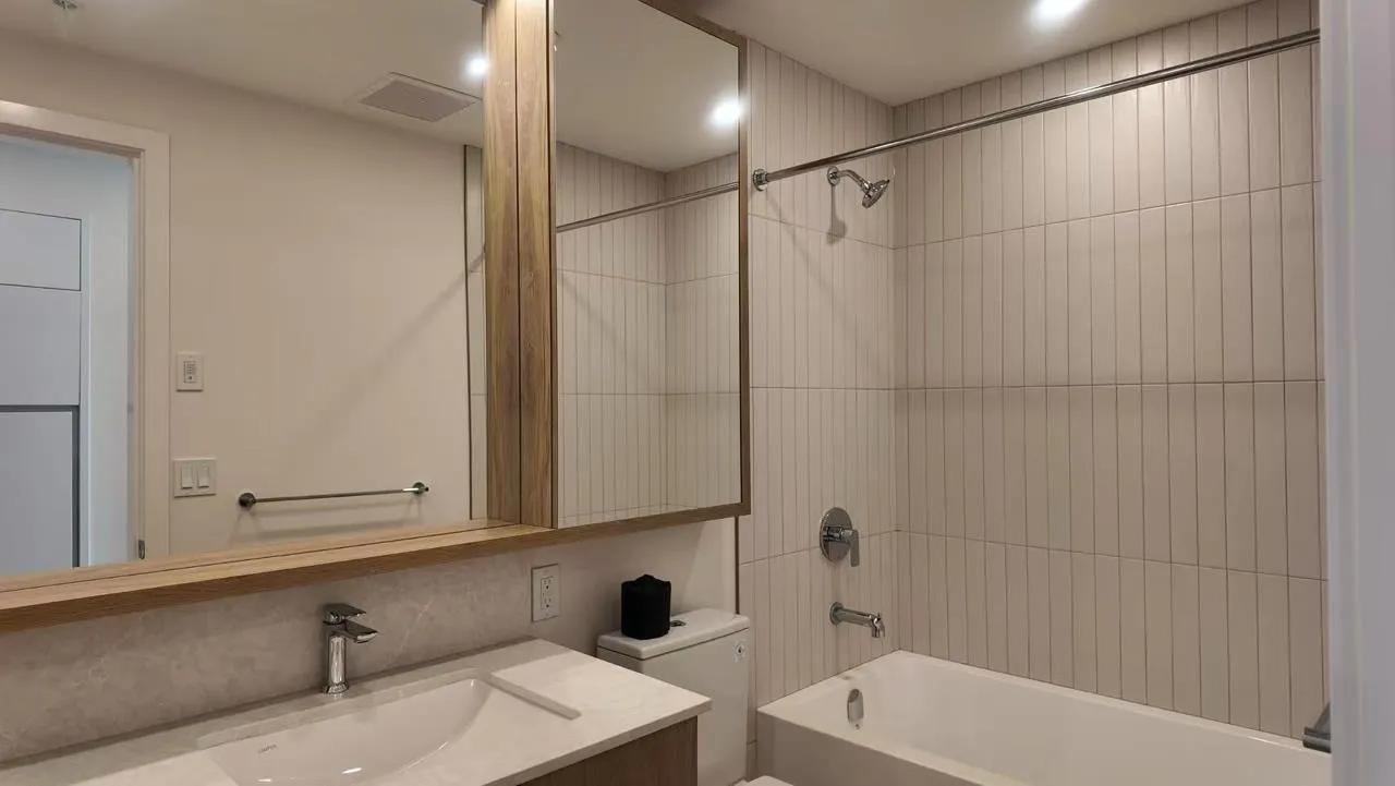 2103 537 Cottonwood Avenue