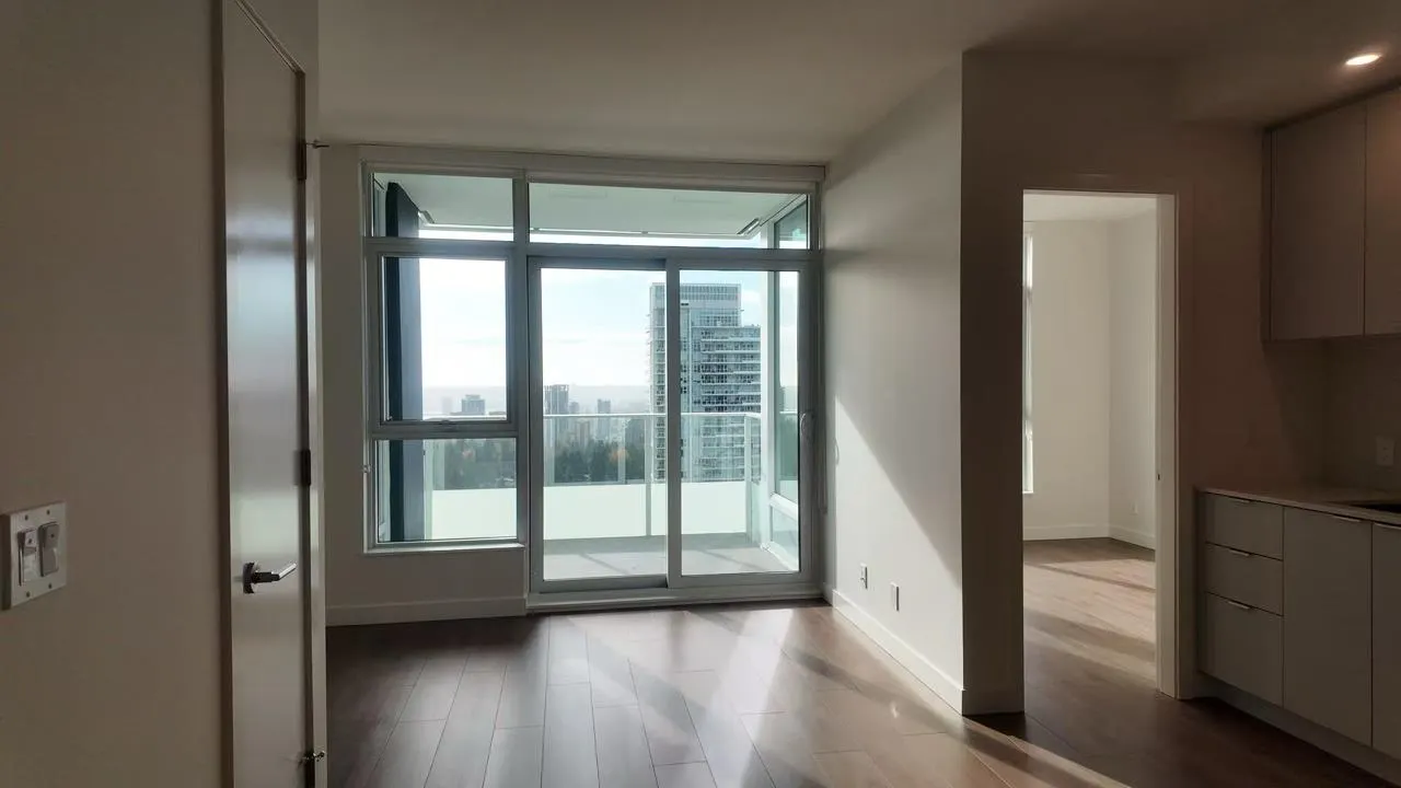 2103 537 Cottonwood Avenue