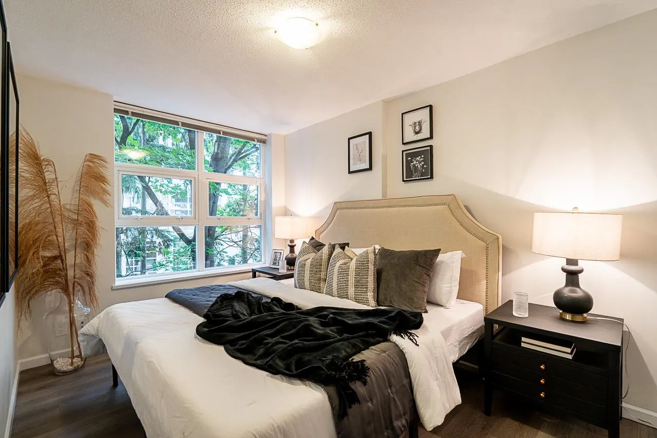 311 9262 University Crescent