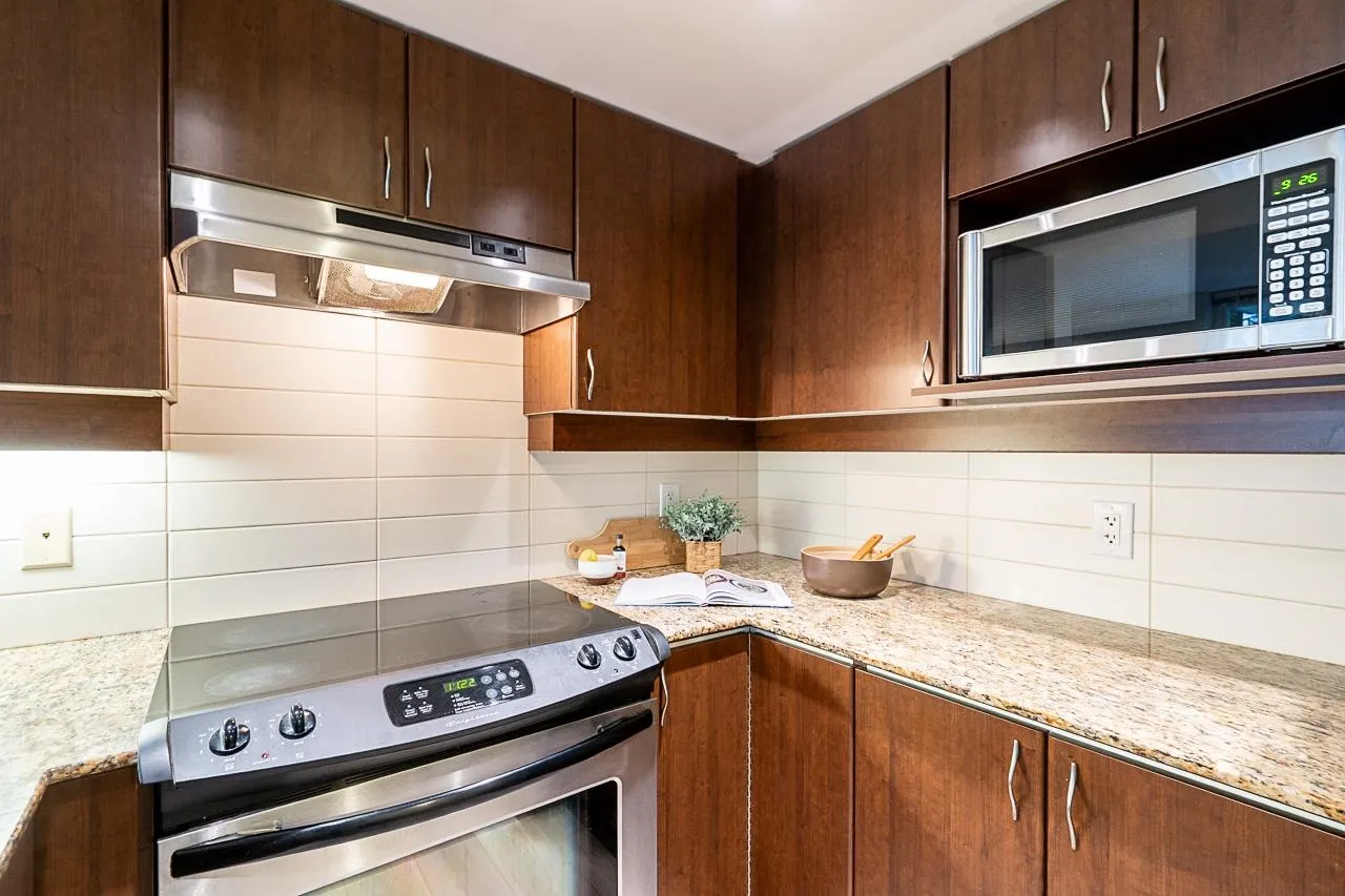 311 9262 University Crescent