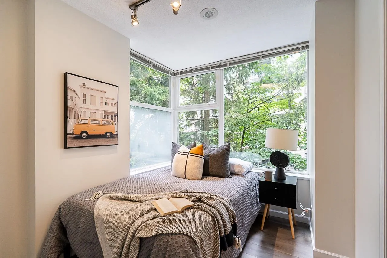 311 9262 University Crescent