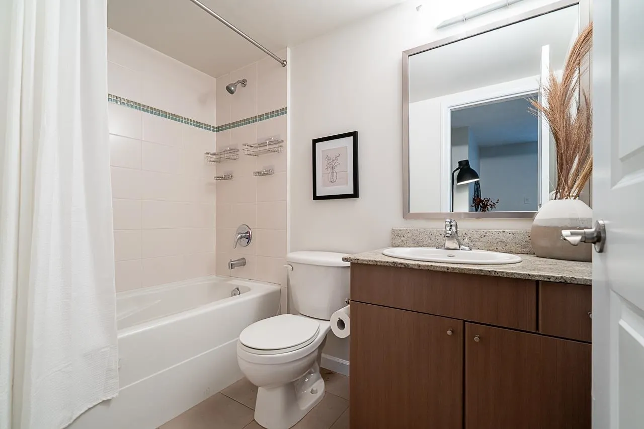 311 9262 University Crescent