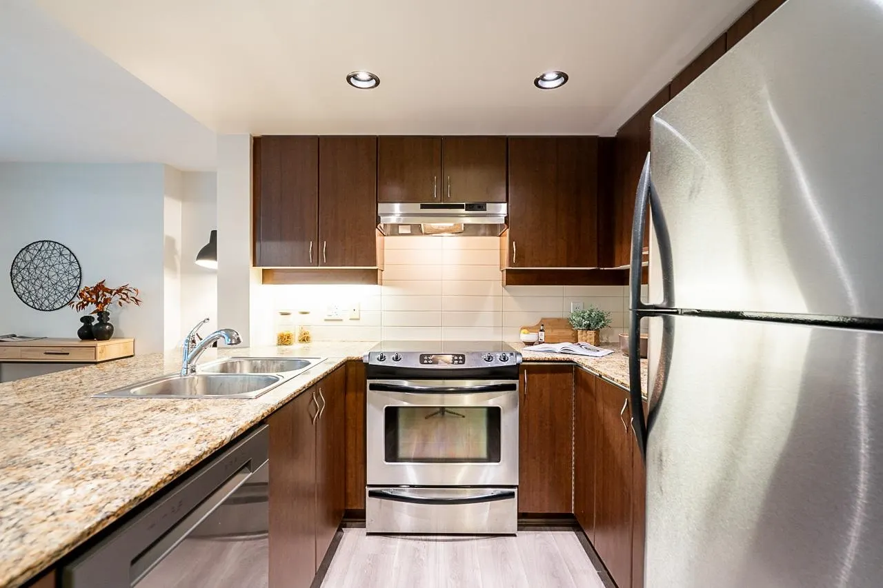 311 9262 University Crescent