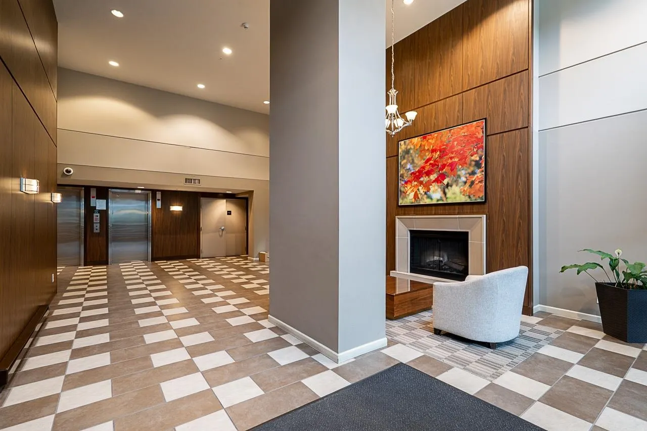 311 9262 University Crescent