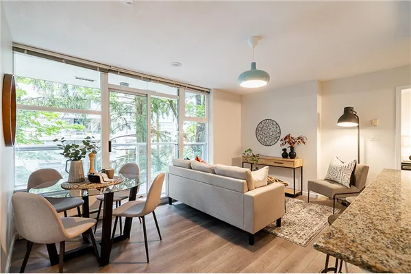 311 9262 University Crescent