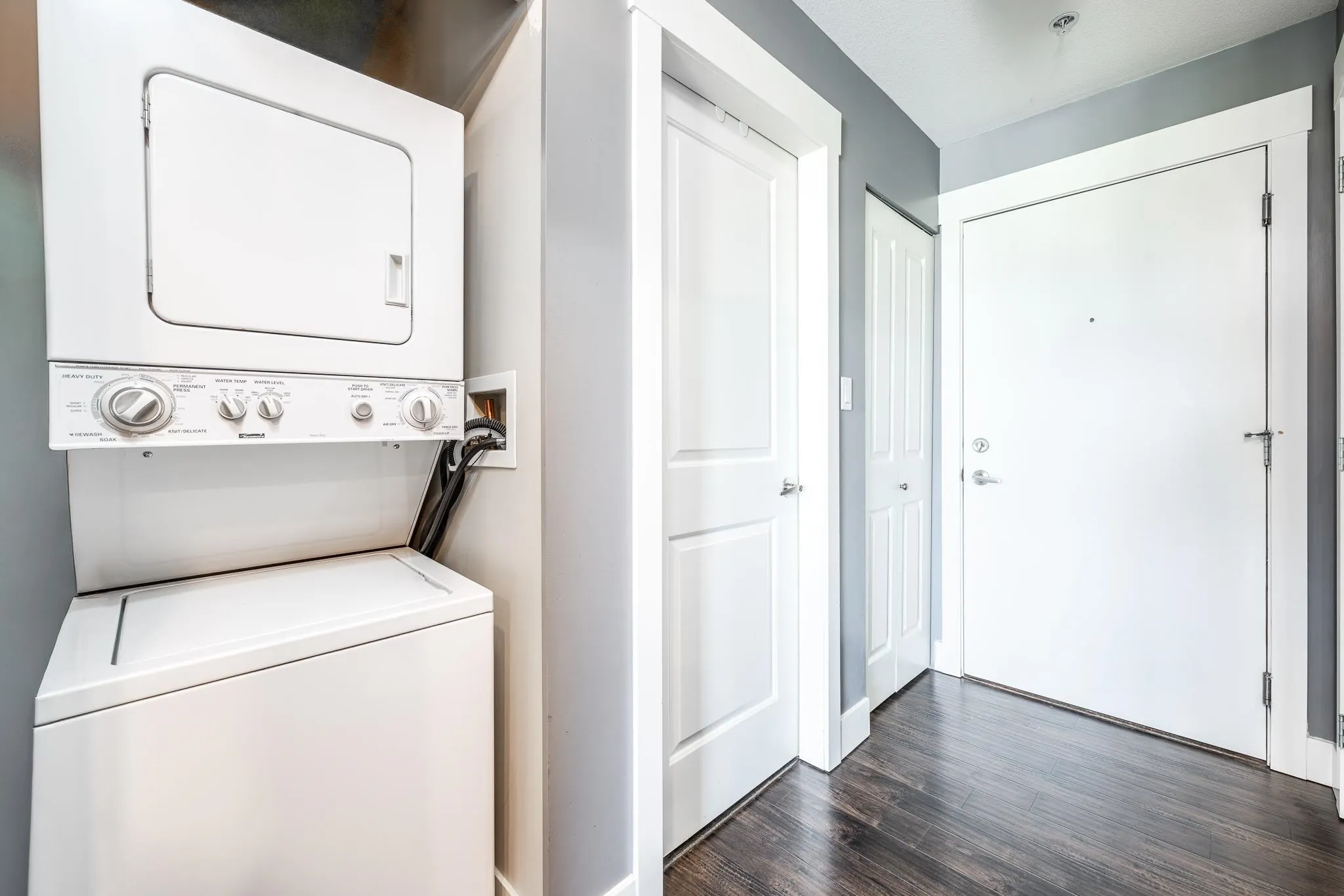 521 1211 Village Green Way