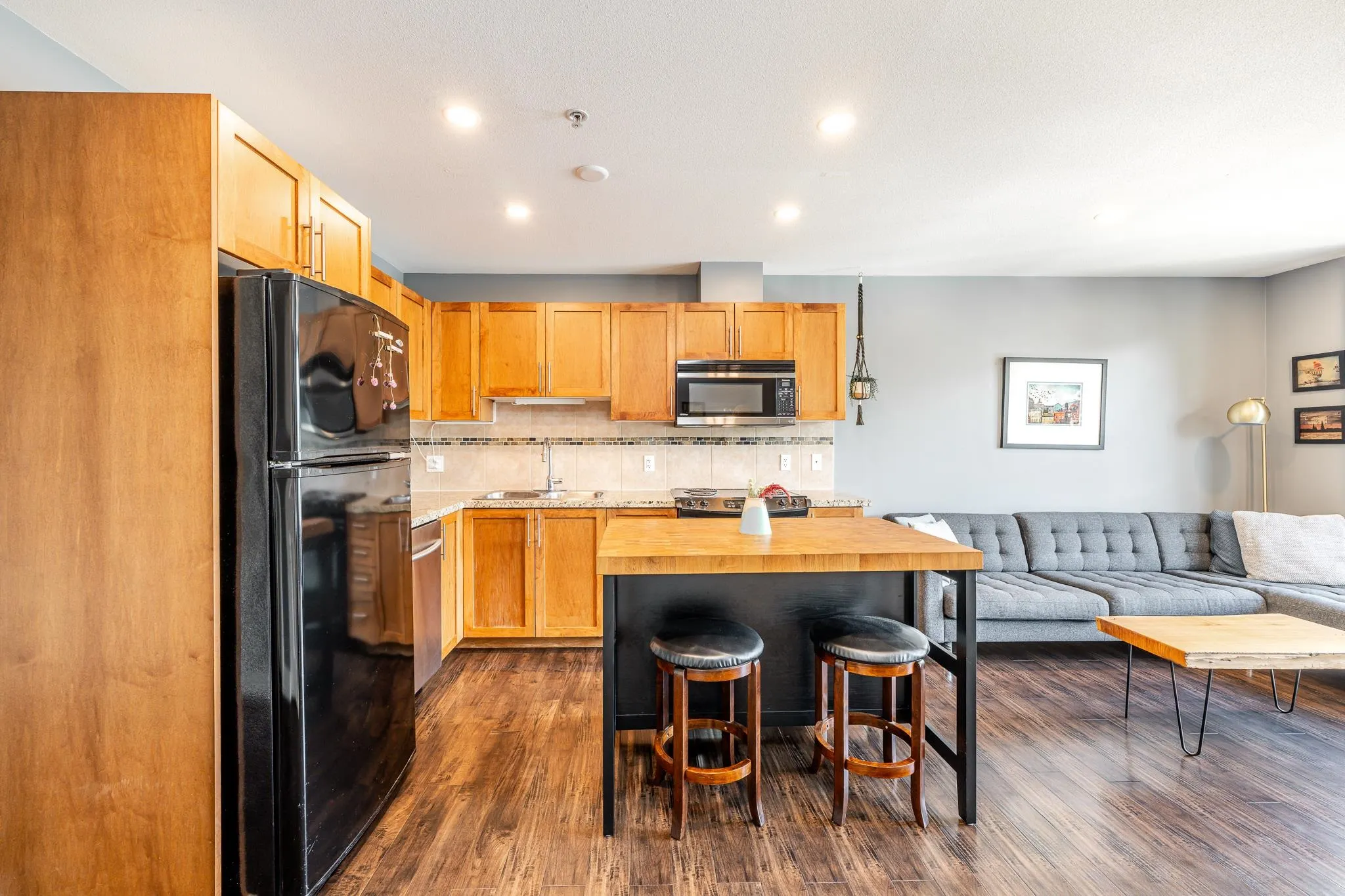 521 1211 Village Green Way