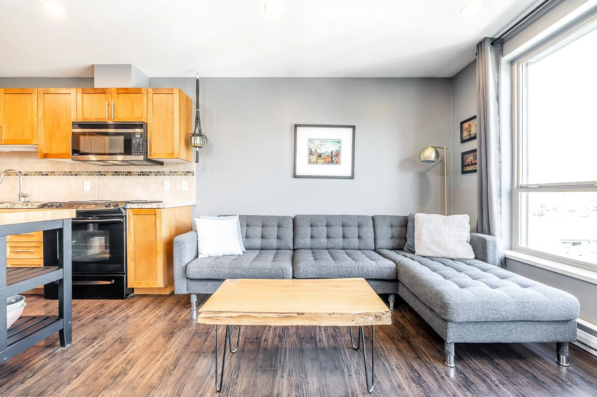 521 1211 Village Green Way