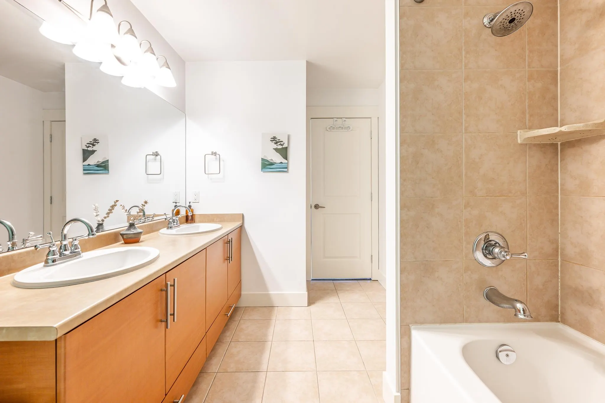 521 1211 Village Green Way