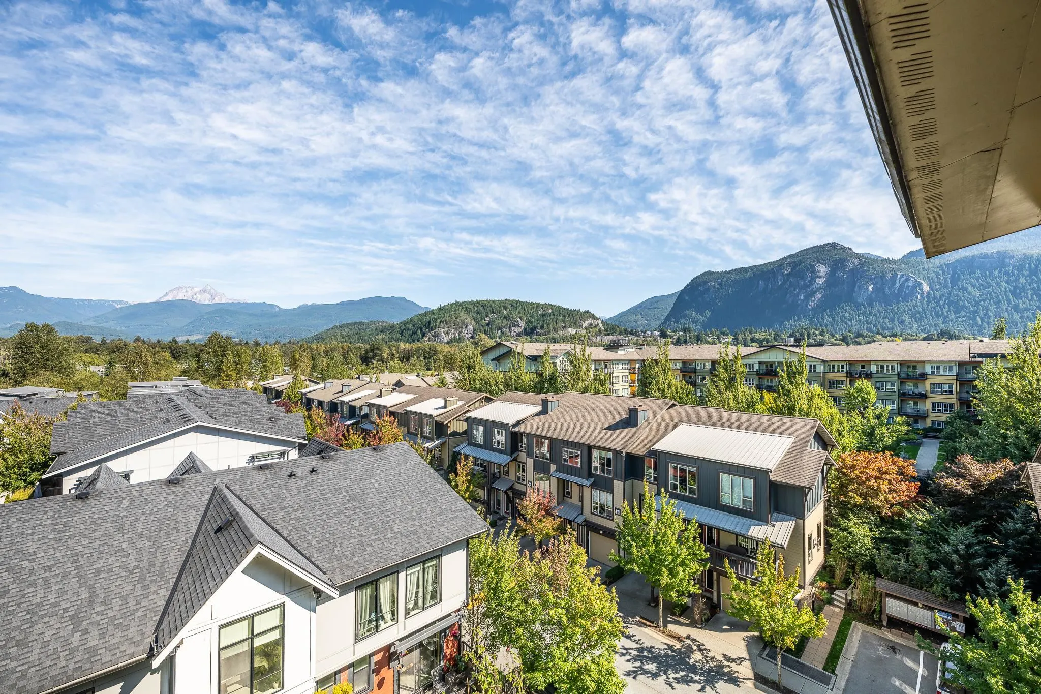 521 1211 Village Green Way