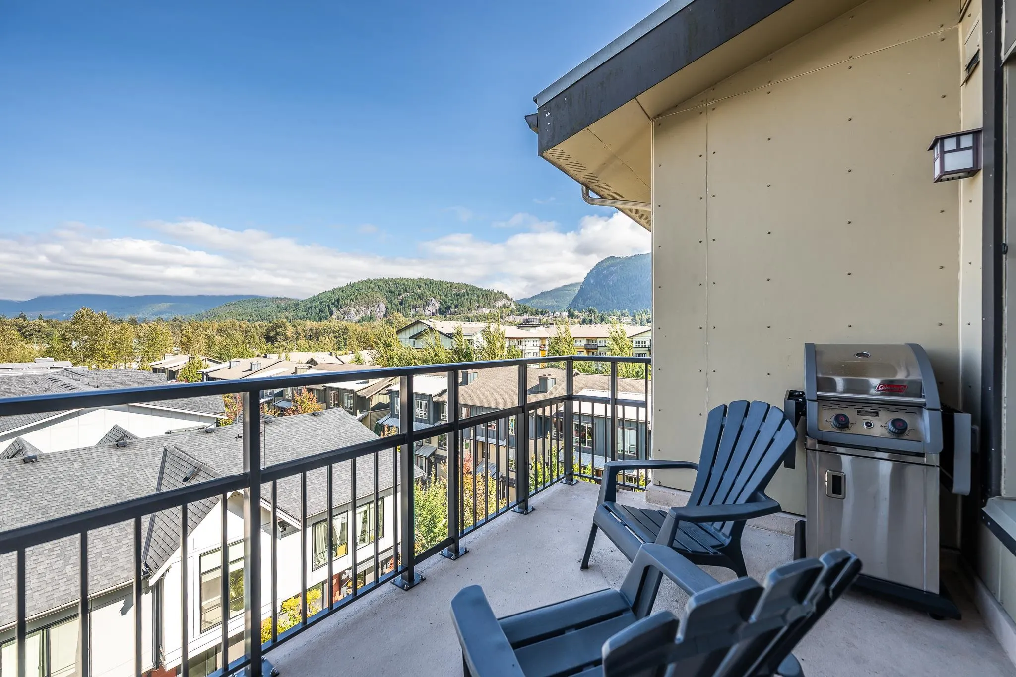 521 1211 Village Green Way