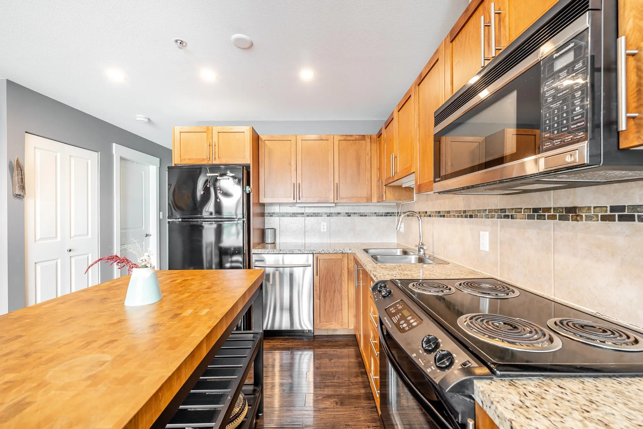 521 1211 Village Green Way