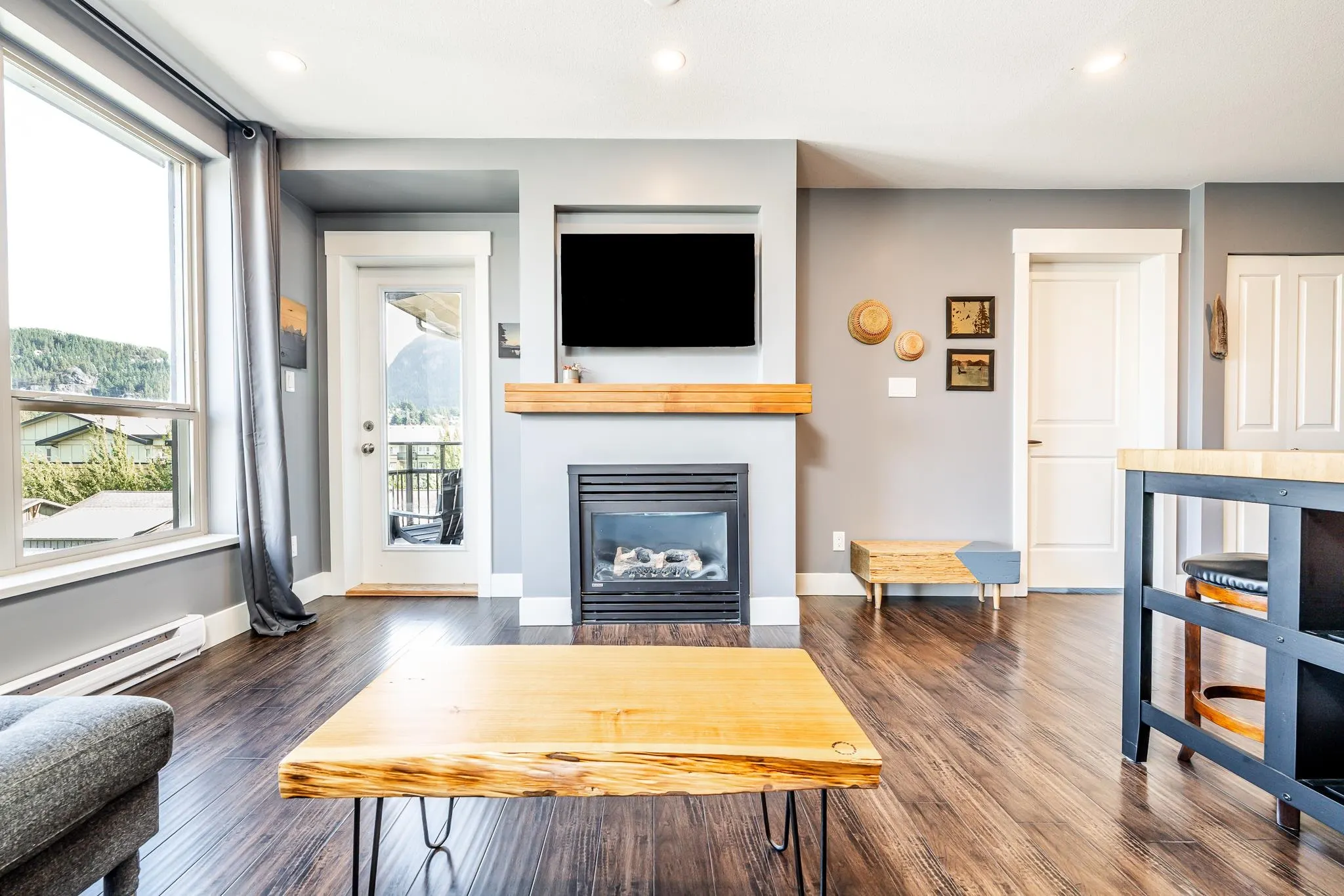 521 1211 Village Green Way