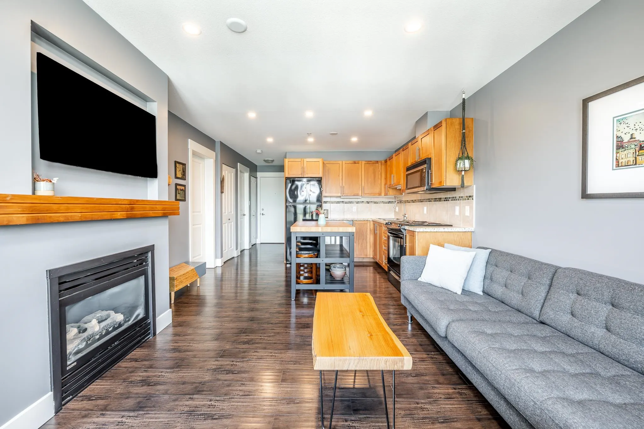 521 1211 Village Green Way