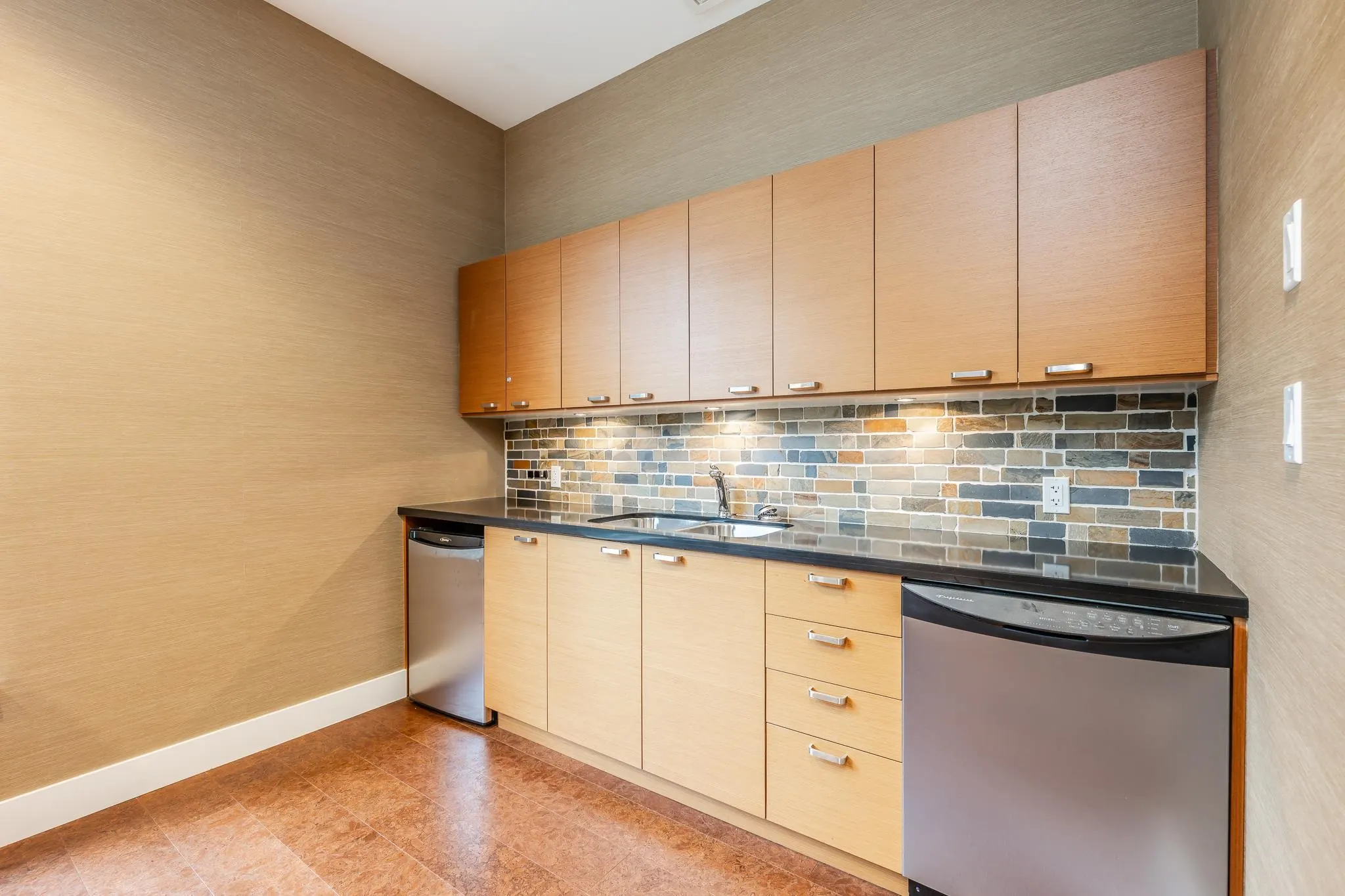 521 1211 Village Green Way