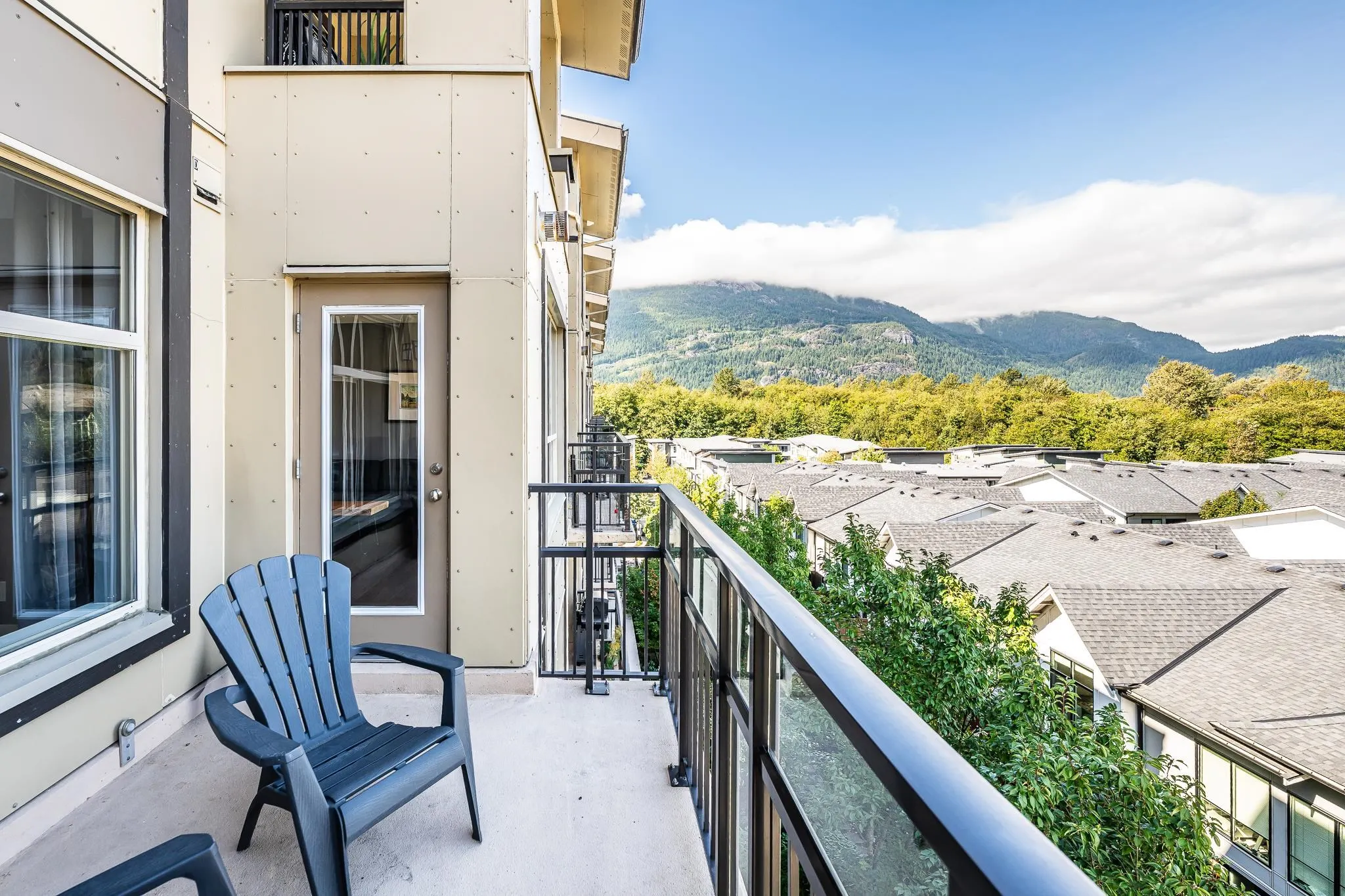 521 1211 Village Green Way