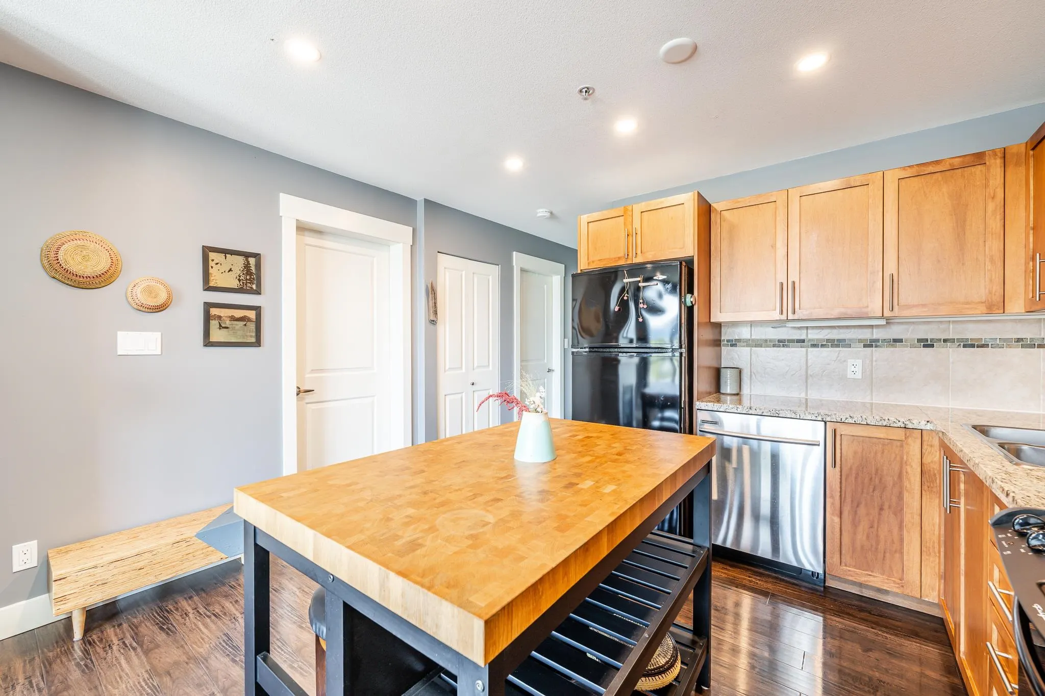 521 1211 Village Green Way