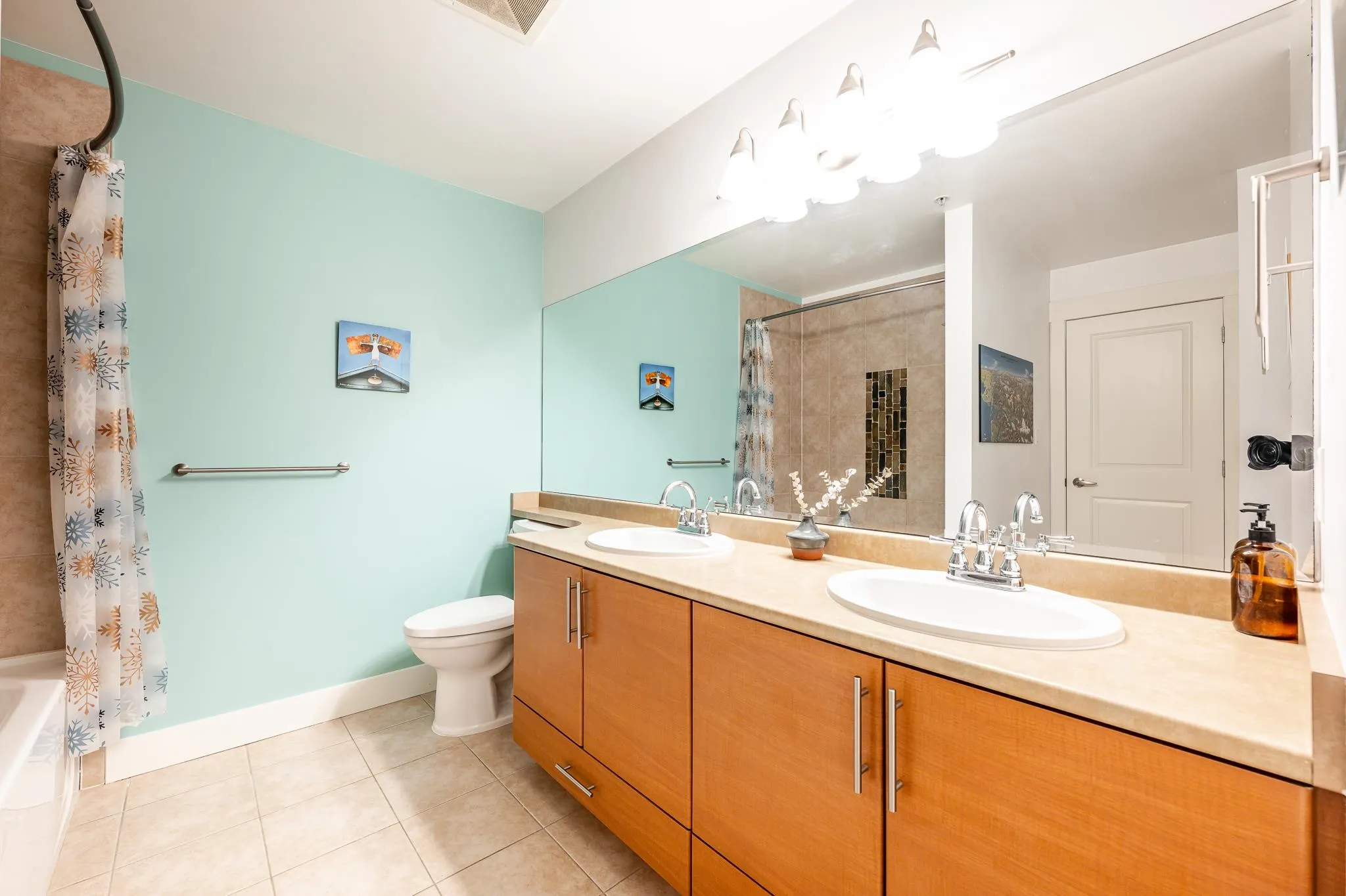 521 1211 Village Green Way