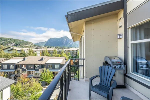 521 1211 Village Green Way