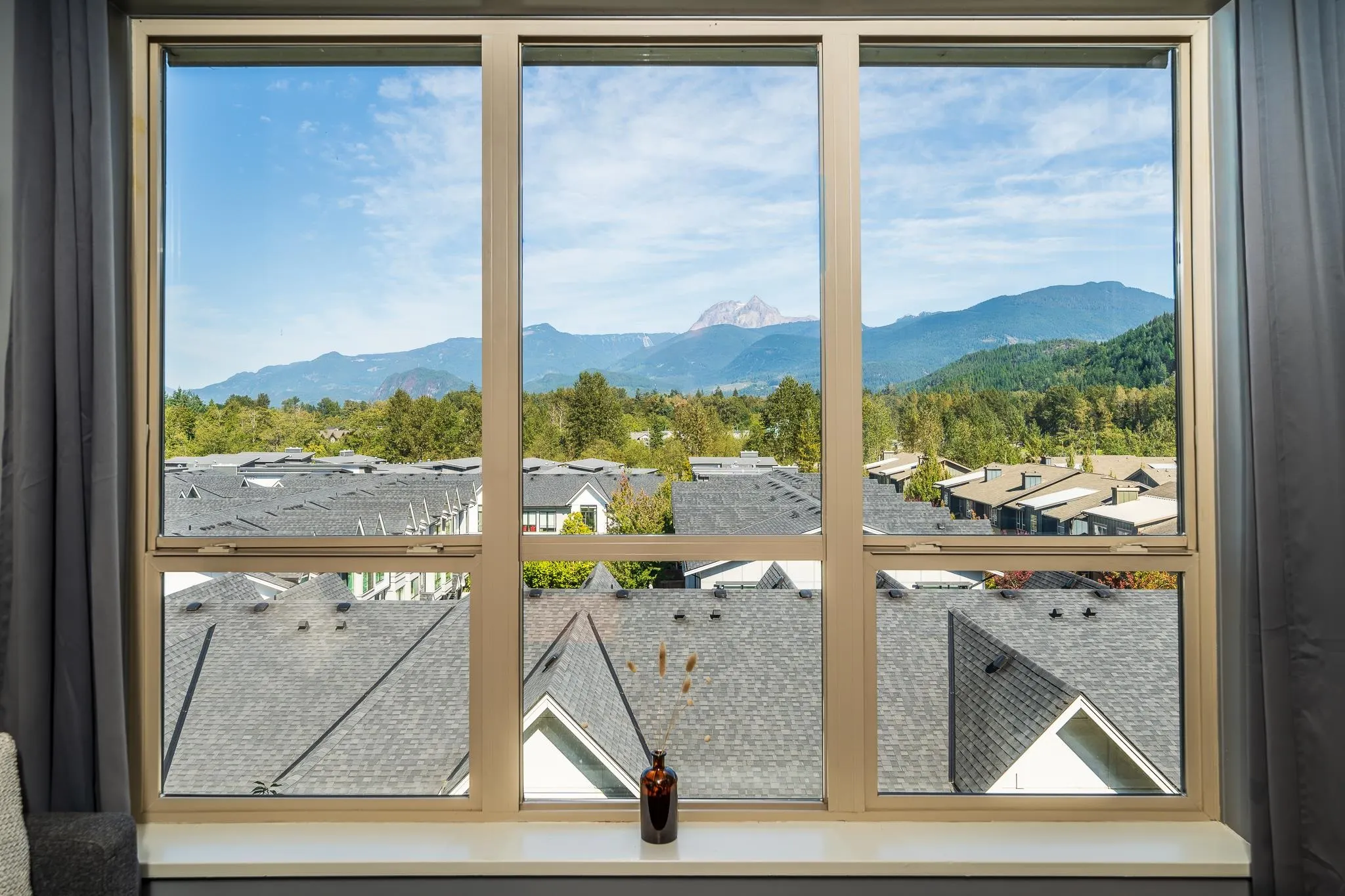 521 1211 Village Green Way