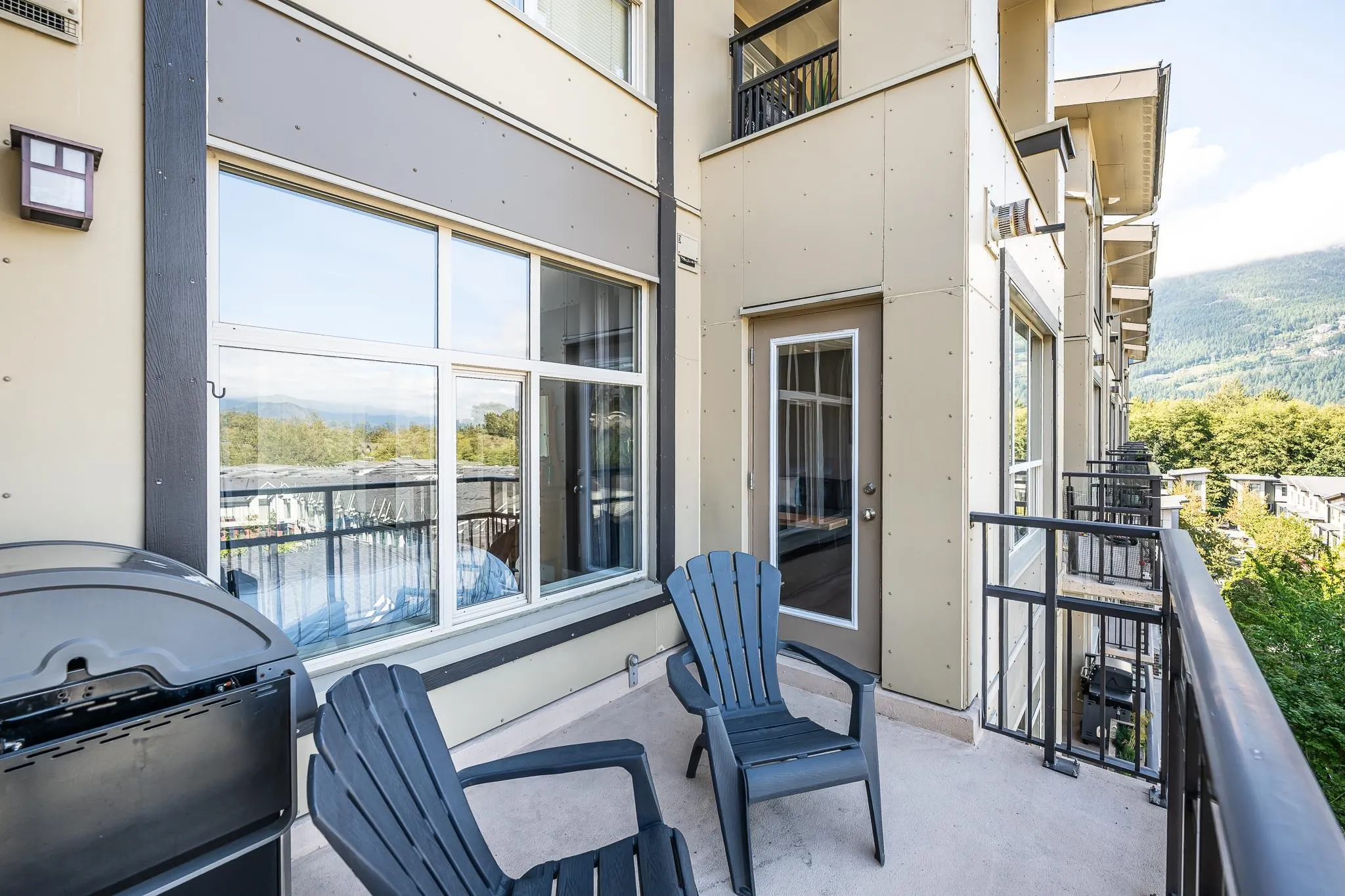 521 1211 Village Green Way