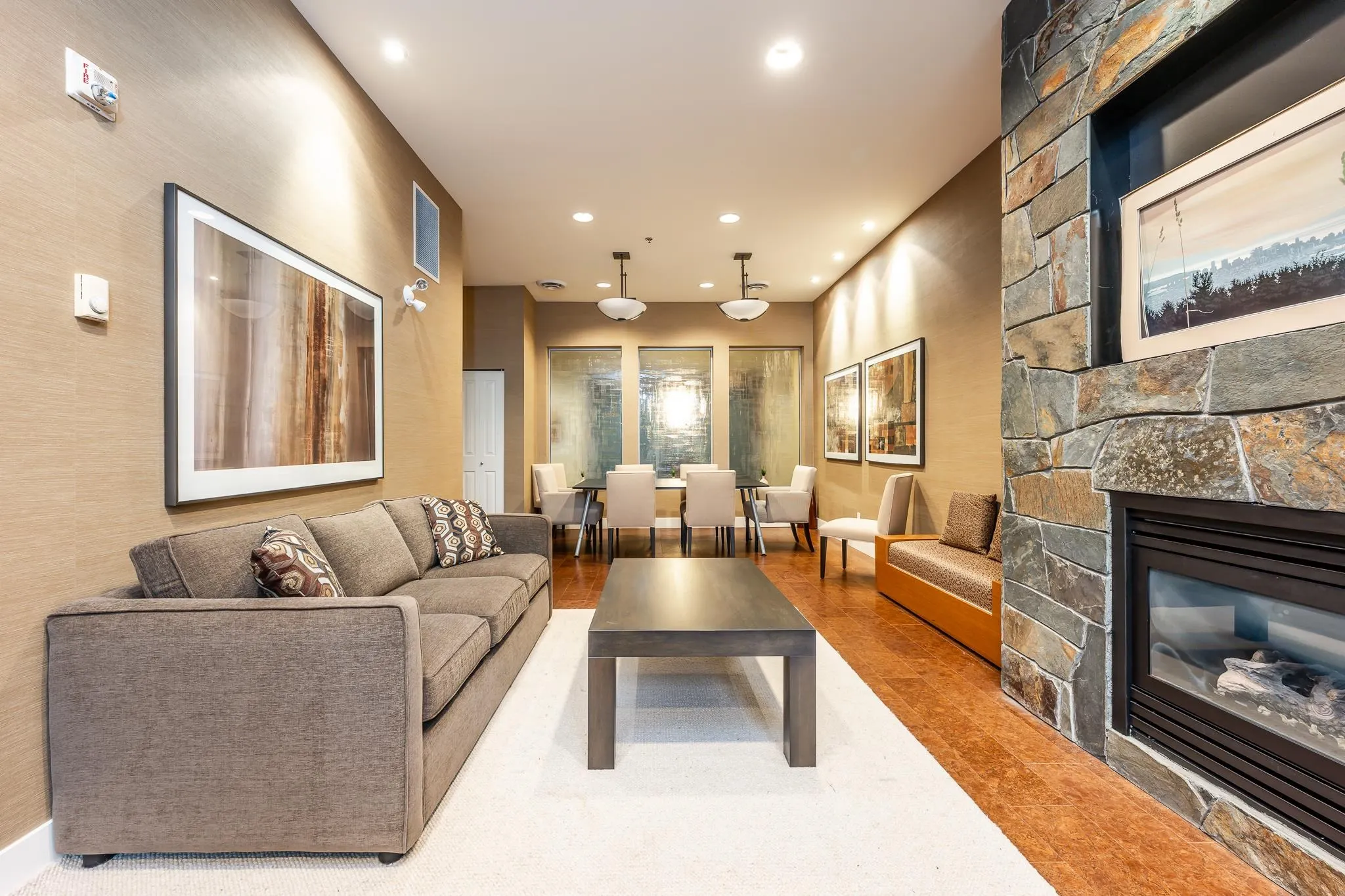 521 1211 Village Green Way