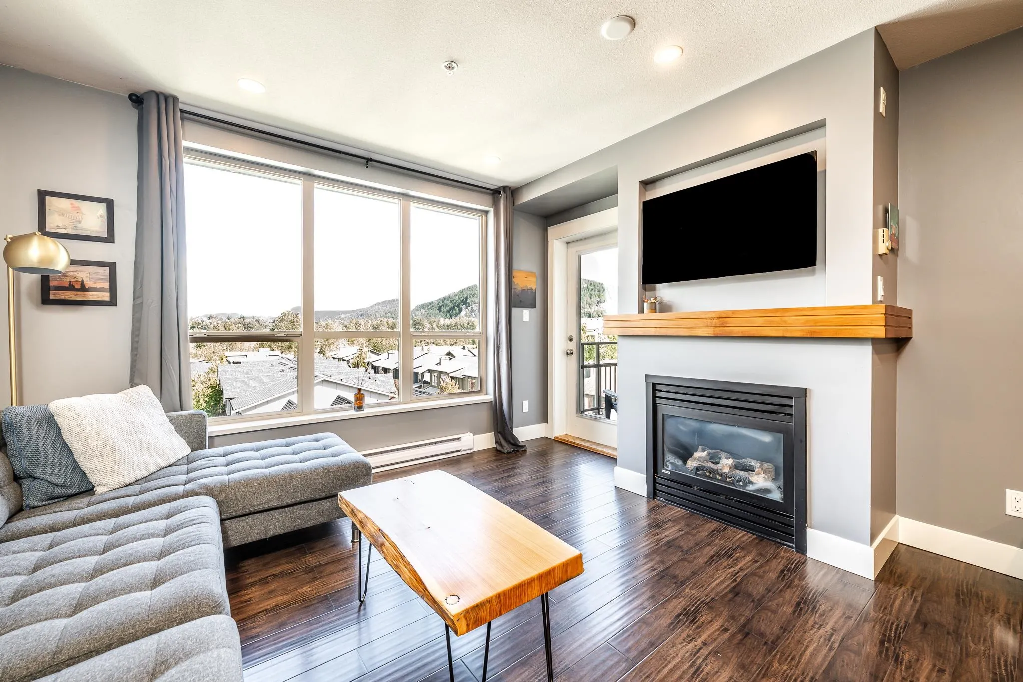 521 1211 Village Green Way