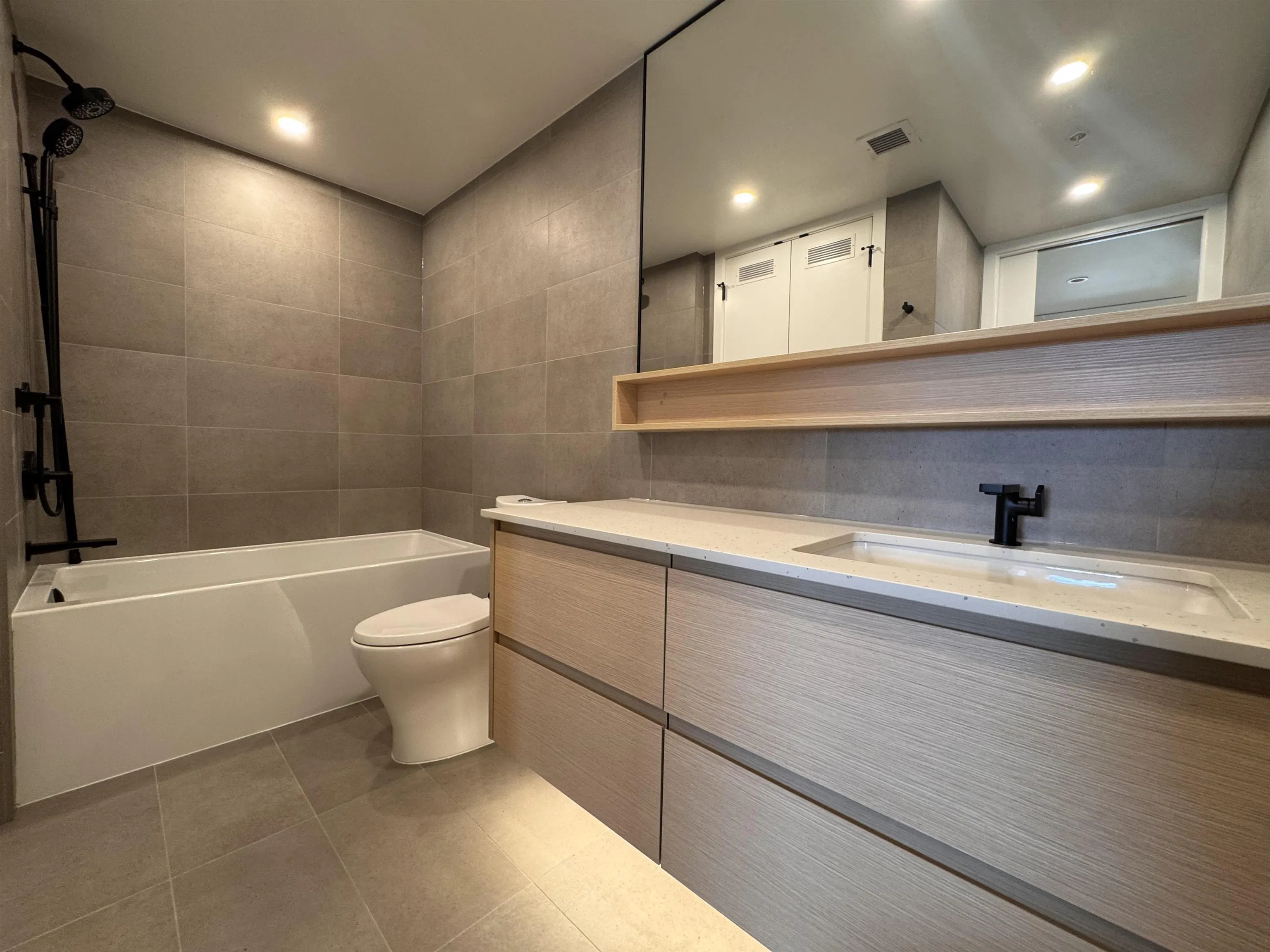 316 310 Salter Street