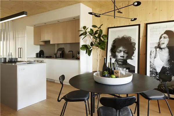 316 310 Salter Street