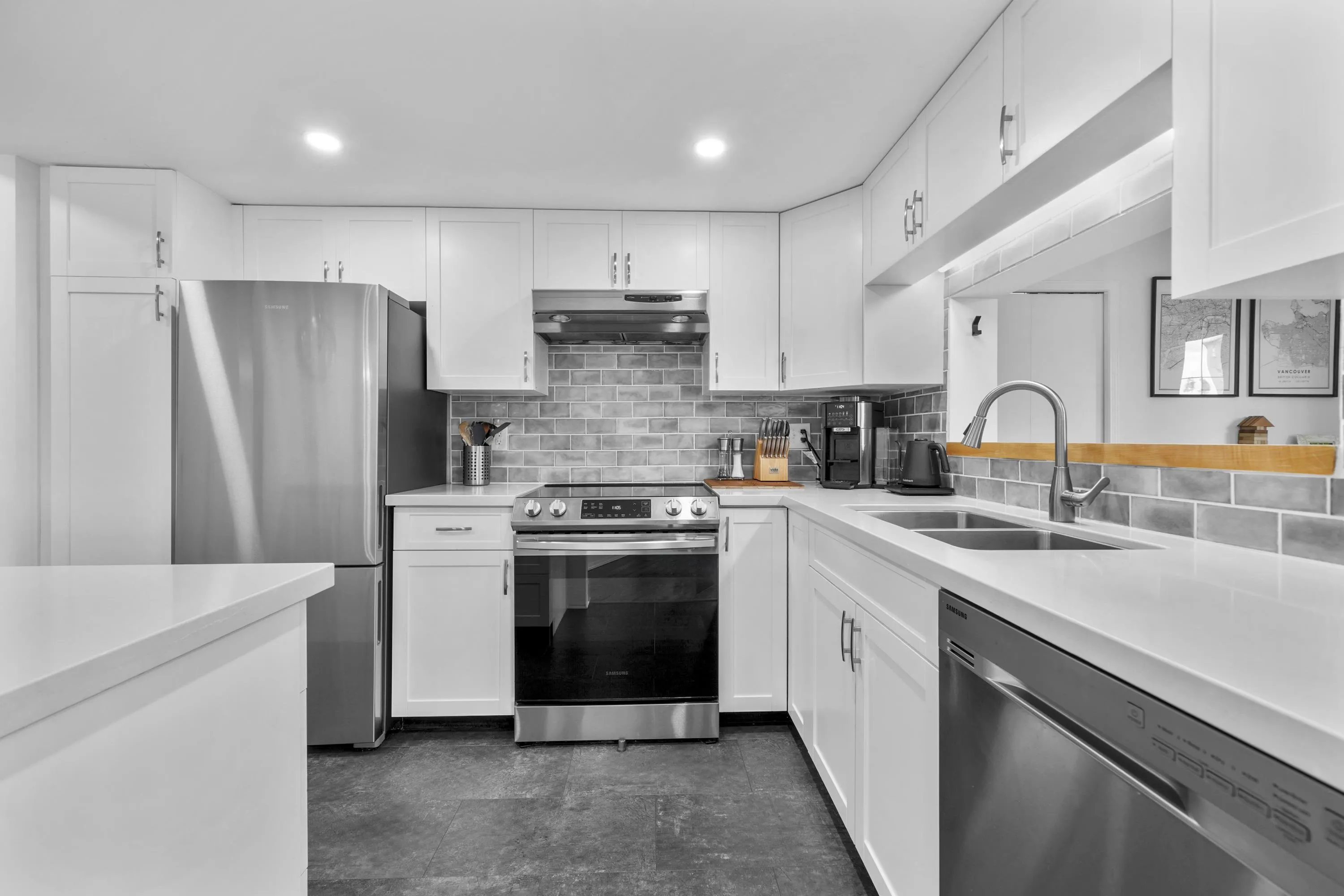 803 995 Roche Point Drive