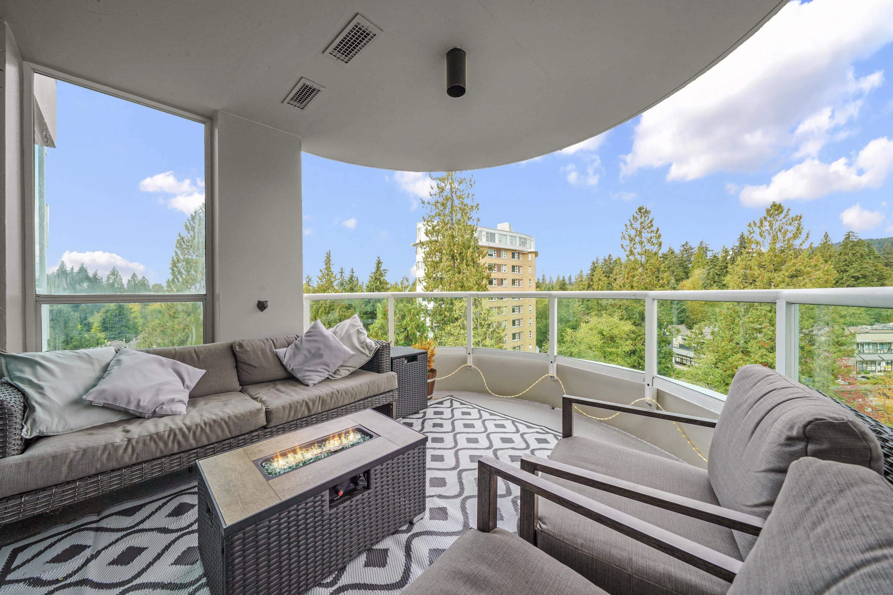 803 995 Roche Point Drive