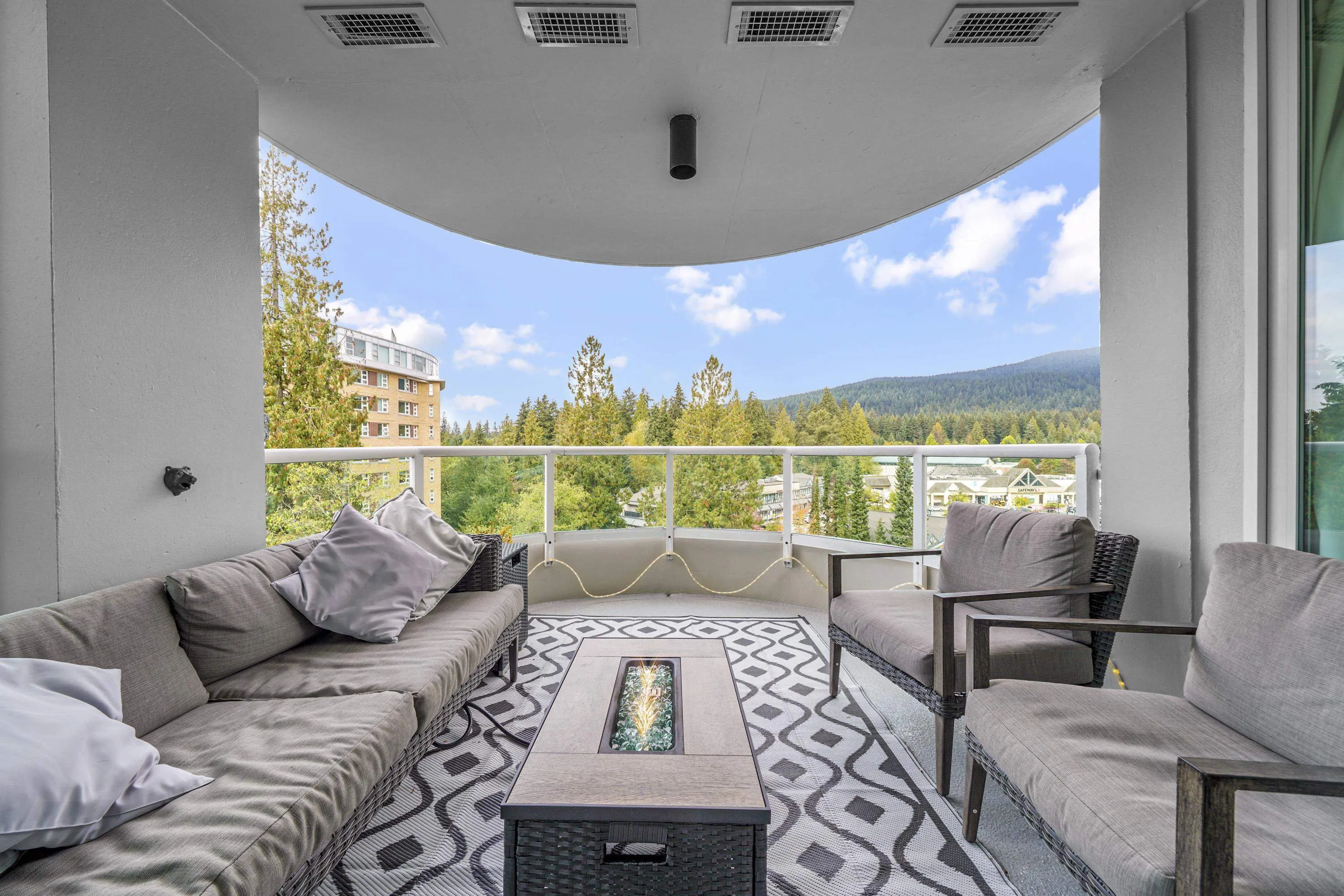 803 995 Roche Point Drive