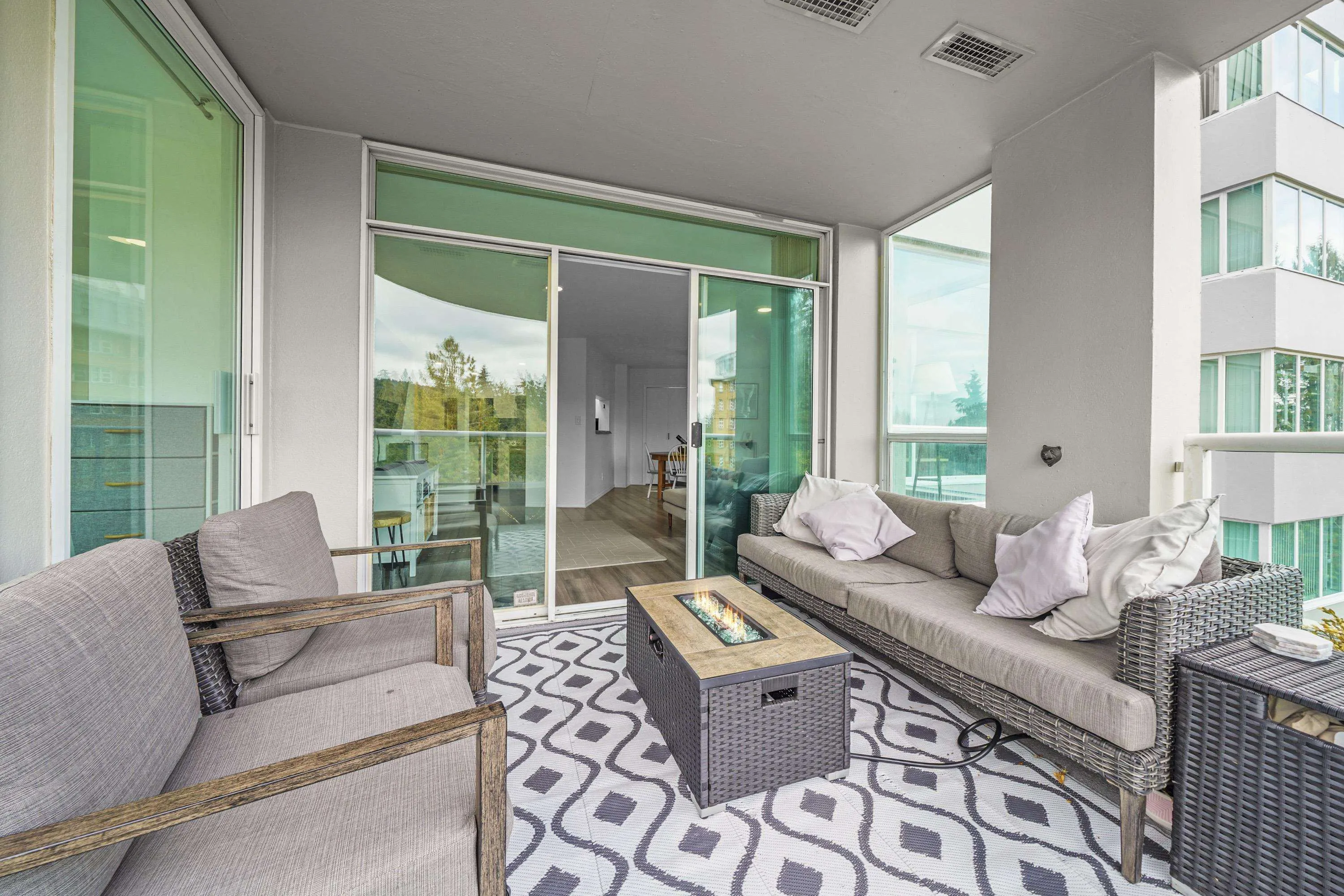 803 995 Roche Point Drive