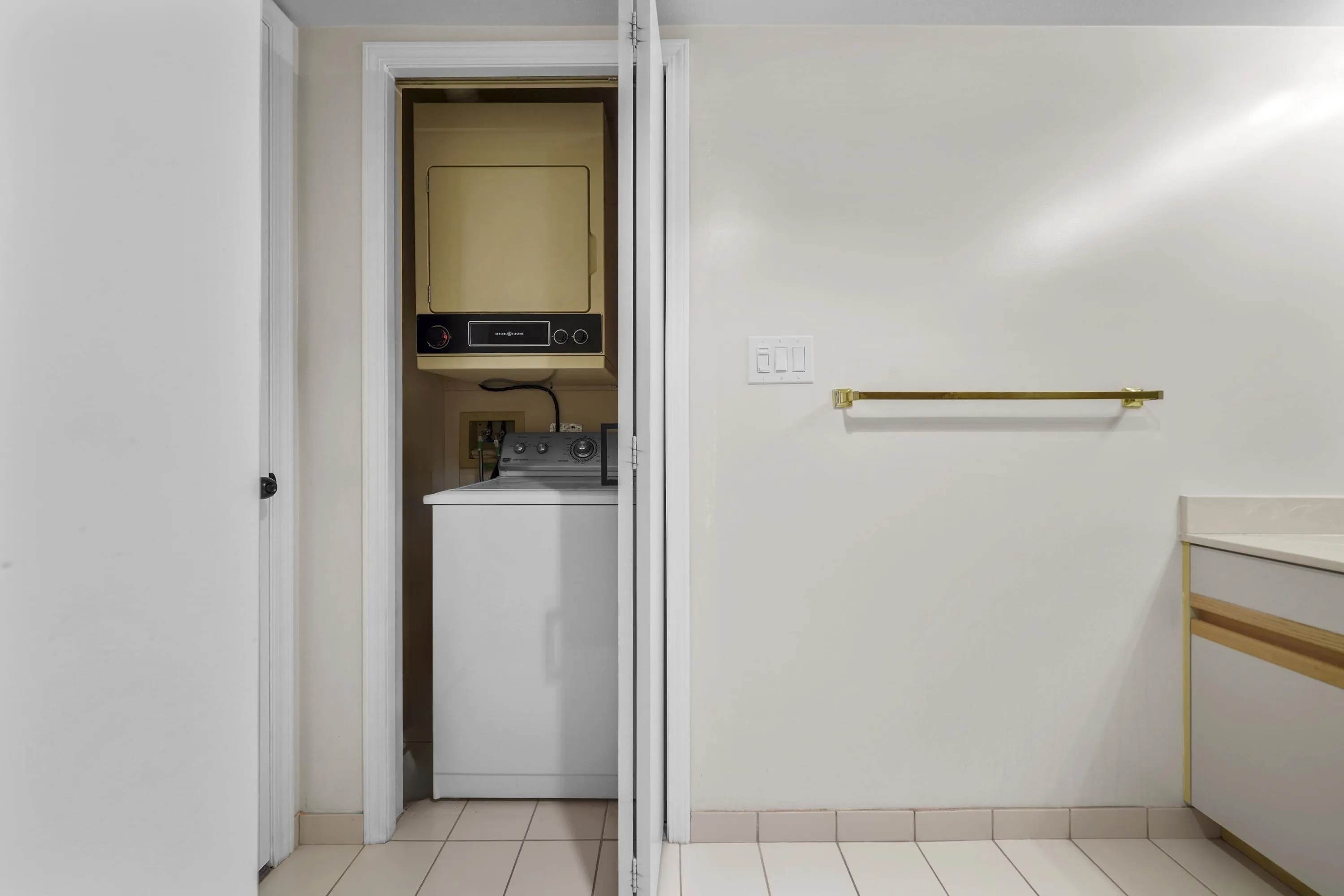 803 995 Roche Point Drive