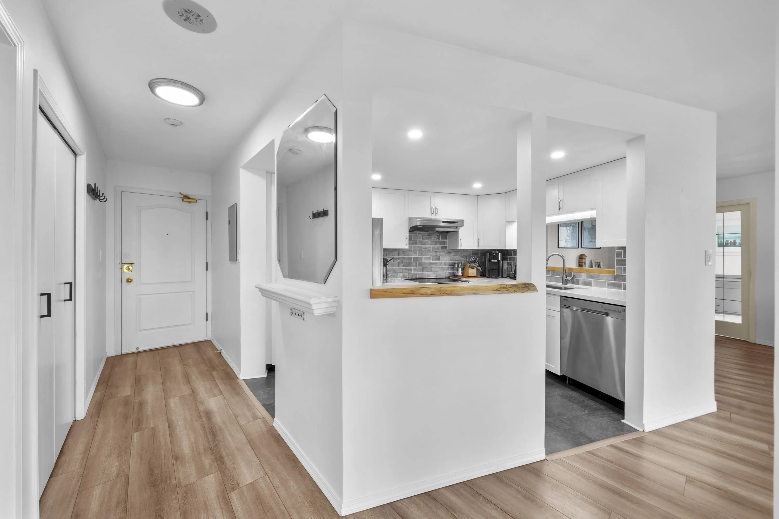 803 995 Roche Point Drive